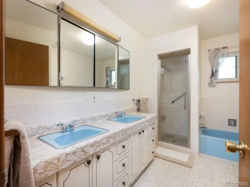 1045 S Cody Street Lakewood CO 80226 | MLS #REC5537855 09252026033659 800 29