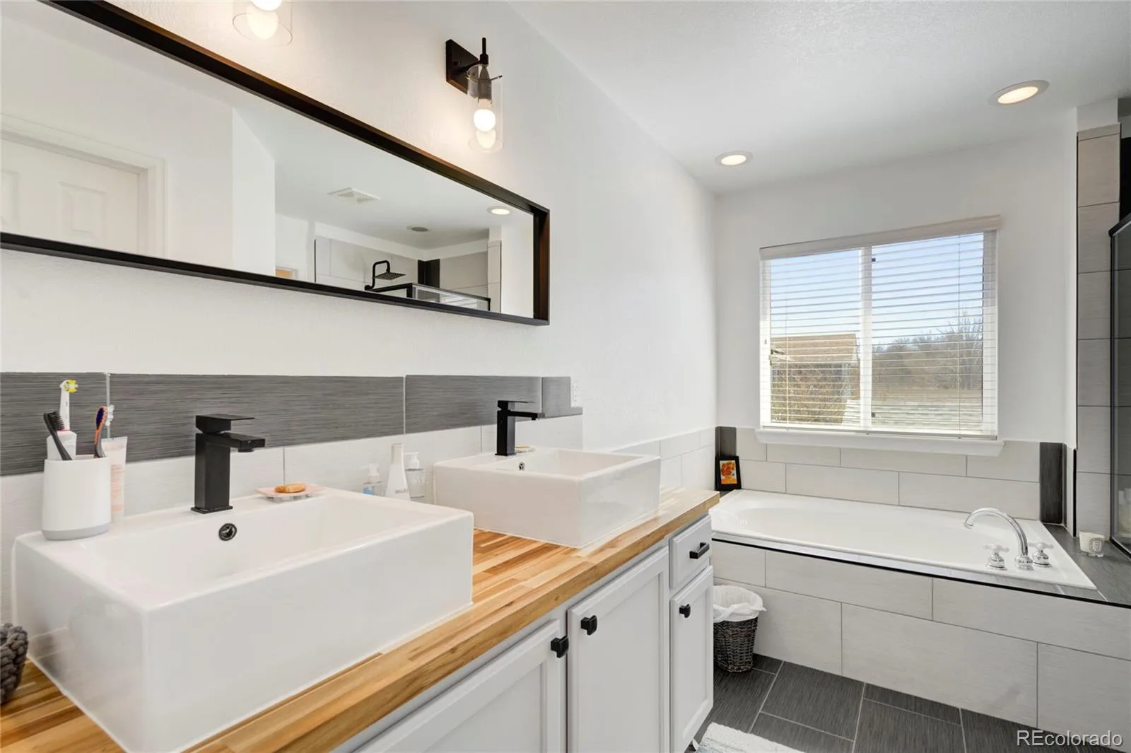 7918 E Vassar Drive Denver CO 80231 MLS #REC5538543 07012026222741 1600 19