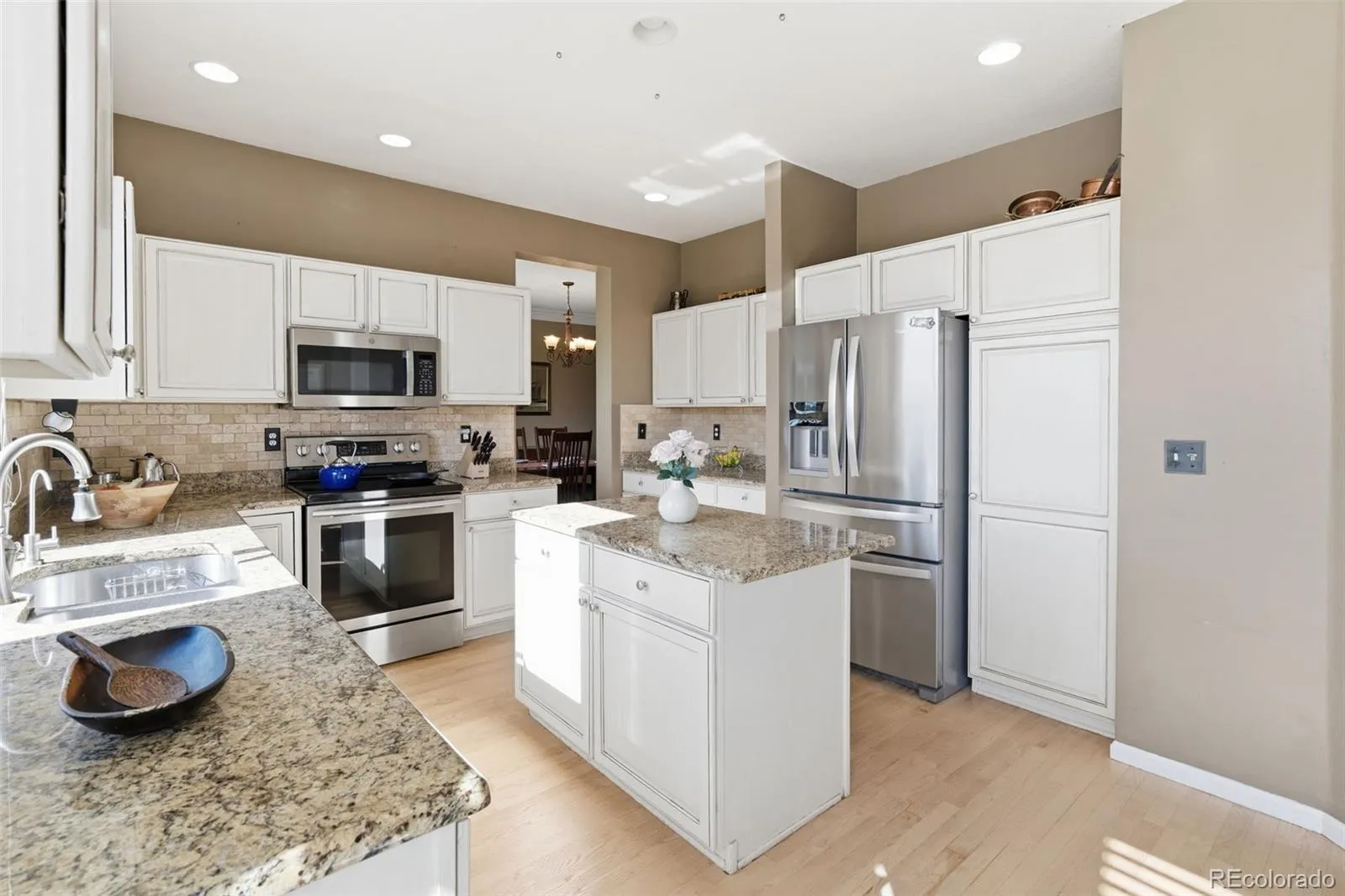 18816 E Saratoga Circle Aurora CO 80015 MLS #REC5541170 05142026005044 1600 16