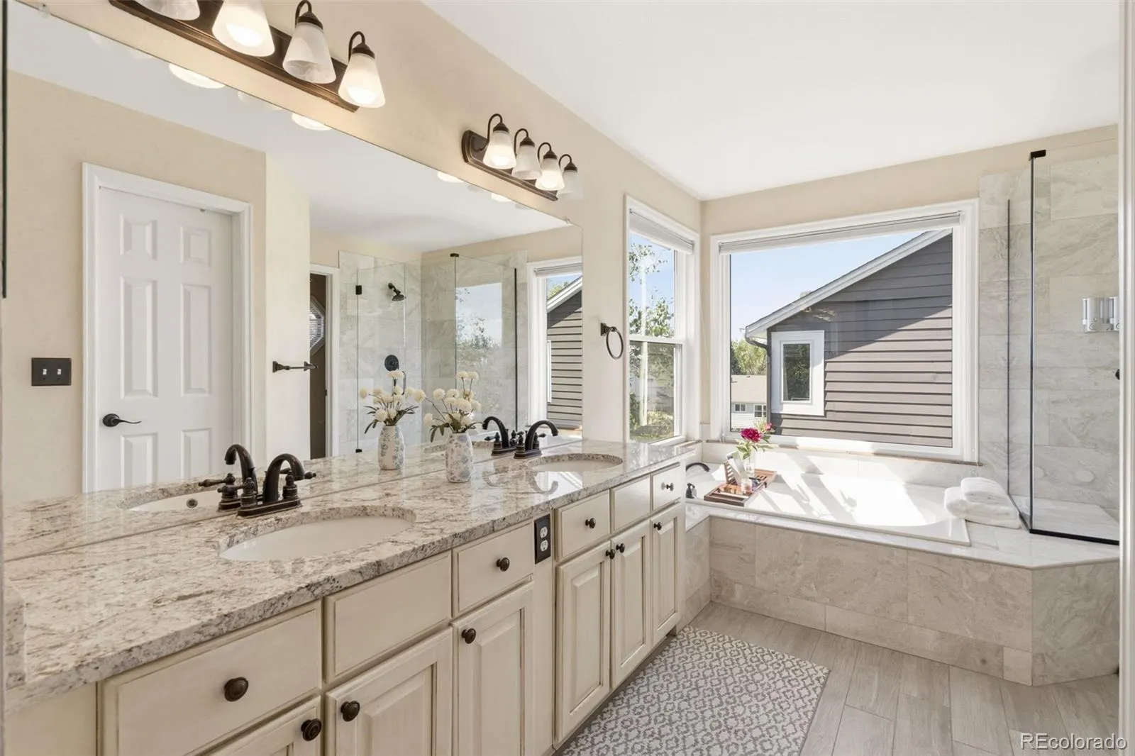 18816 E Saratoga Circle Aurora CO 80015 MLS #REC5541170 05142026005044 1600 22