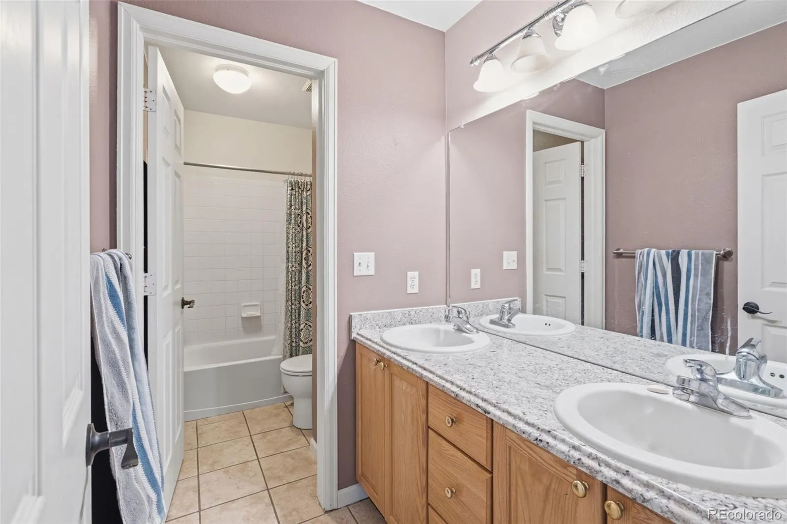 18816 E Saratoga Circle Aurora CO 80015 MLS #REC5541170 05142026005044 1600 28