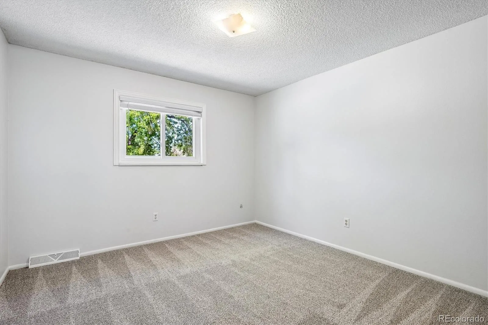 3952 S Yosemite Street Denver CO 80237 | MLS #REC5543154 07142026180847 1600 20