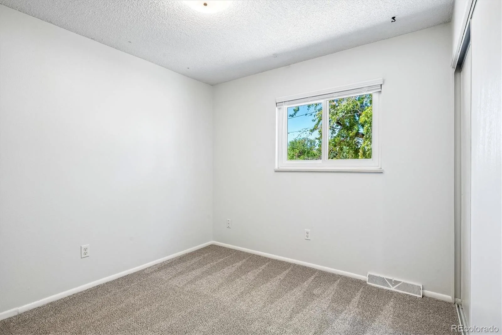 3952 S Yosemite Street Denver CO 80237 | MLS #REC5543154 07142026180847 1600 21