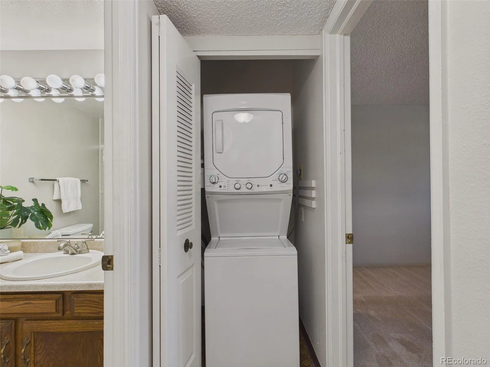 1140 S Monaco Parkway #3 Denver CO 80224 MLS #REC5553718 04212026002957 1600 13