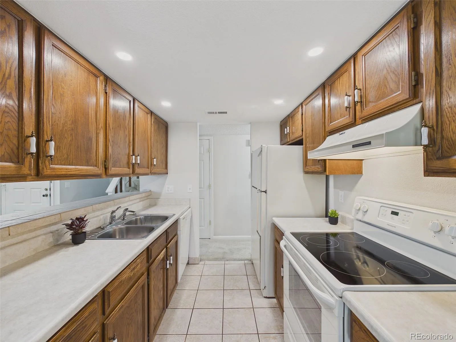 1140 S Monaco Parkway #3 Denver CO 80224 MLS #REC5553718 04212026002957 1600 5