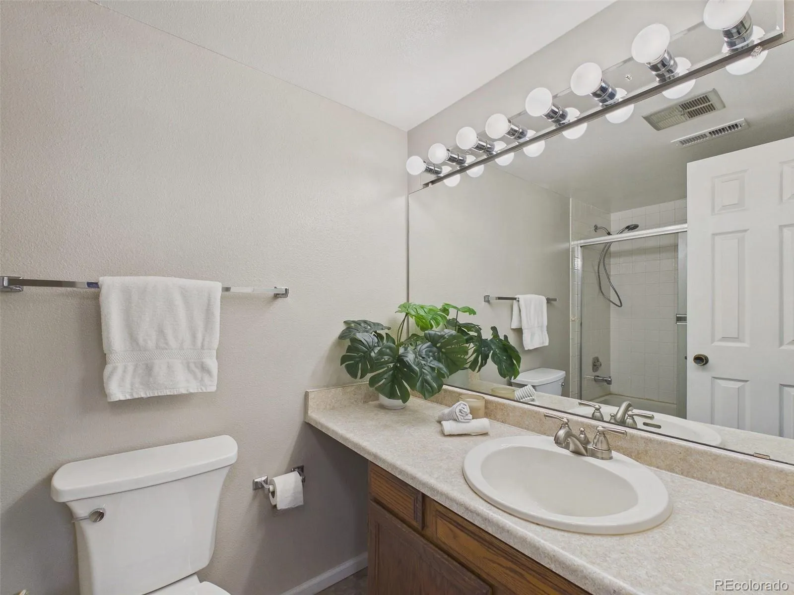 1140 S Monaco Parkway #3 Denver CO 80224 MLS #REC5553718 04212026002957 1600 9
