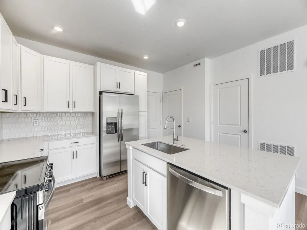 7659 S Mobile Way Centennial CO 80016 | MLS #REC5560096 08282026212258 1200 3