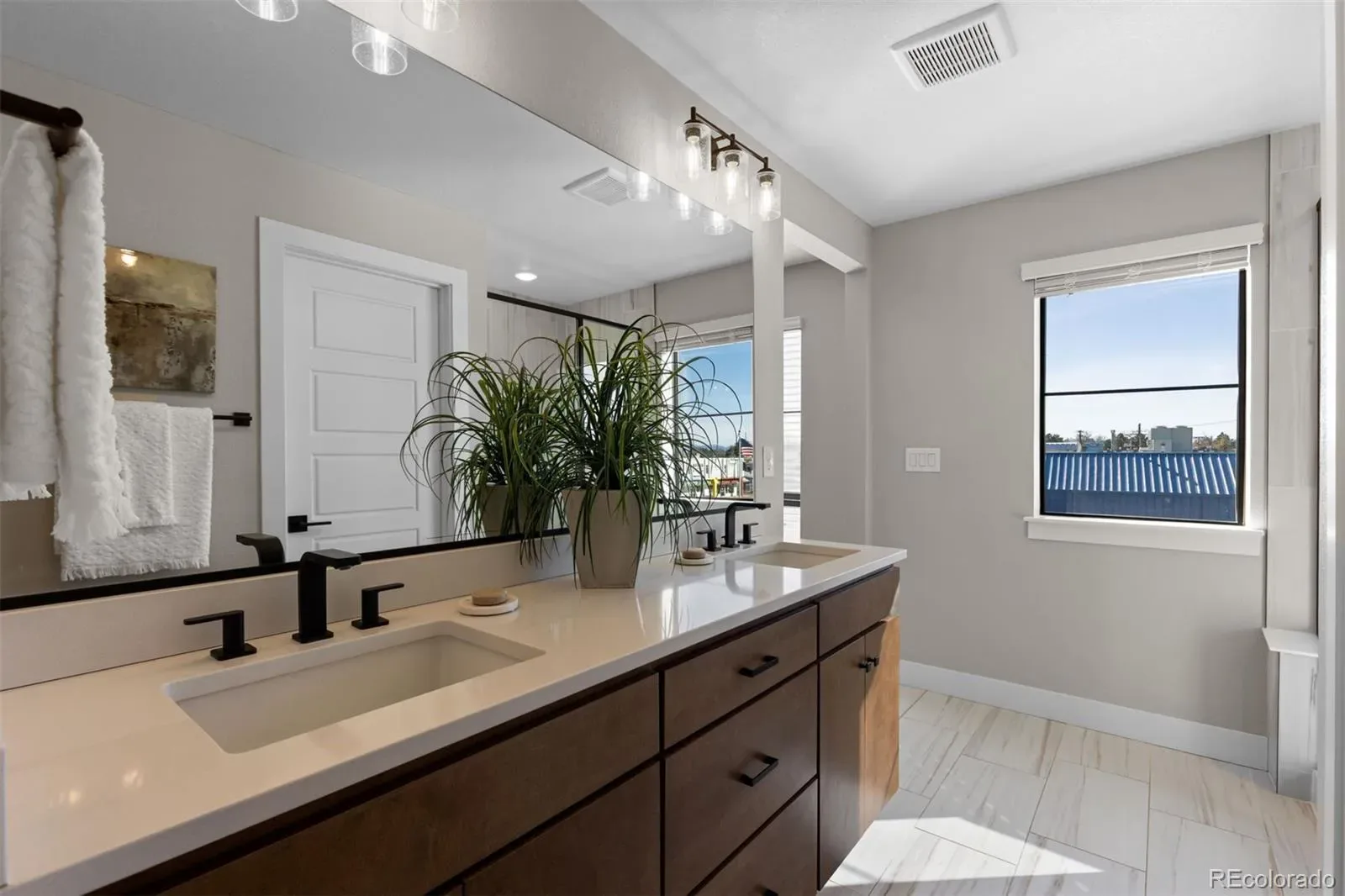 03262026155936 1600 37