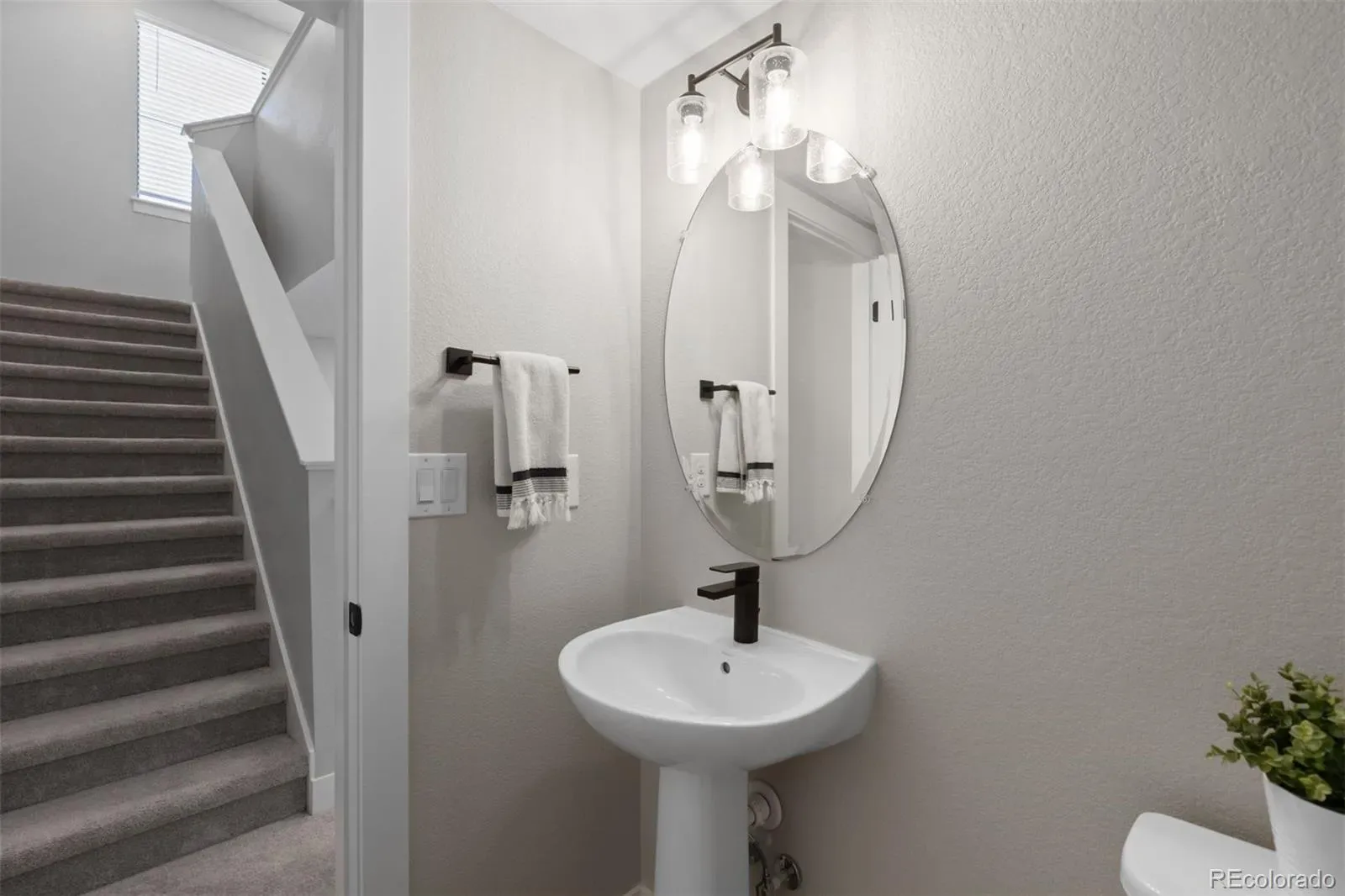 03262026155936 1600 40