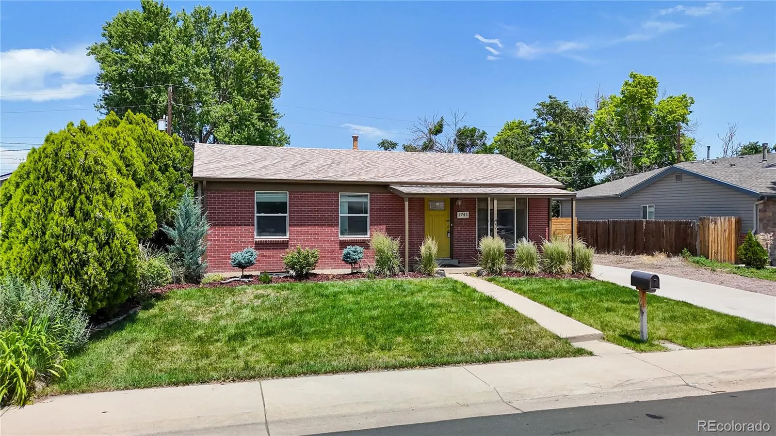 1741 W 55th Place Denver CO 80221 MLS #REC5561234 05152026002738 1600 28