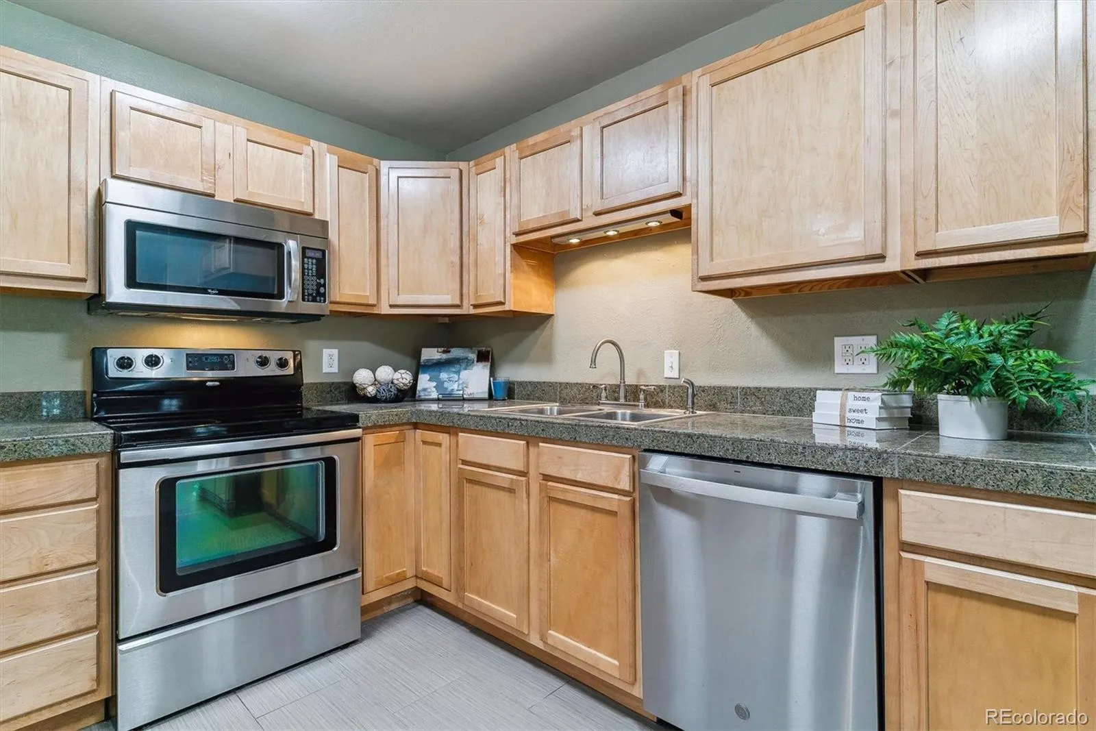 610 S Clinton Street #3D Denver CO 80247 MLS #REC5563017 04162026220942 1600 4