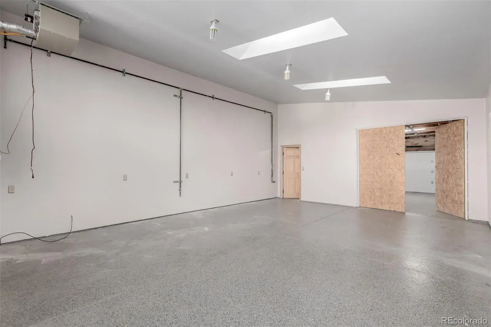 11242025232912 1600 41