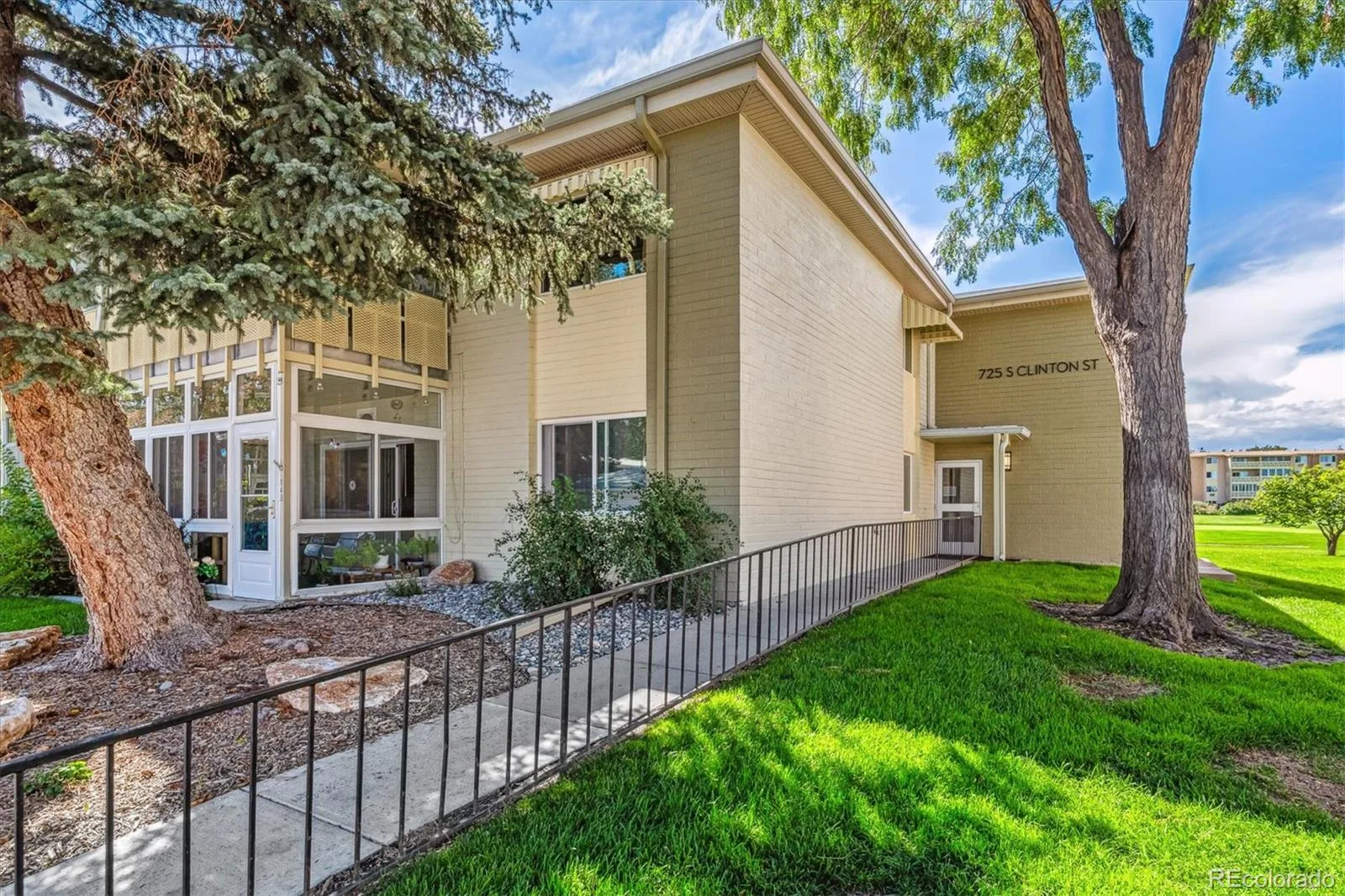 725 S Clinton Street #13B Denver CO 80247 | MLS #REC5568448 06262026170135 1600 15