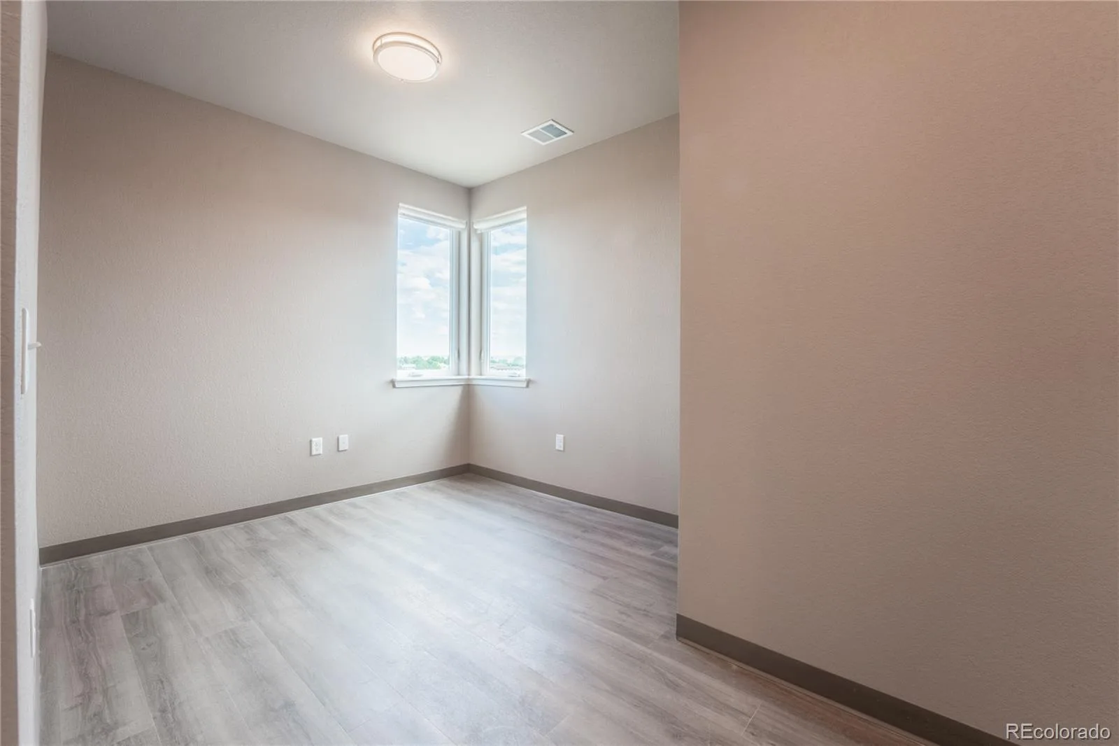 12983 W Ida Avenue #110 Littleton CO 80127 | MLS #REC5574095 08312026212420 1600 31