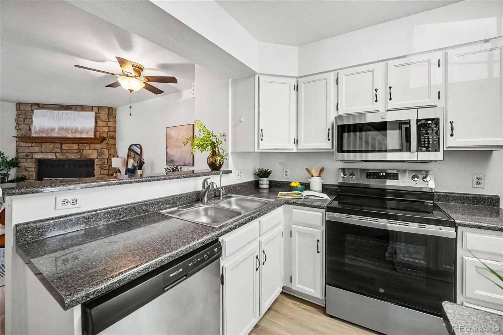 10863 W Dartmouth Avenue Lakewood CO 80227 | MLS #REC5580943 10062026205529 1600 5
