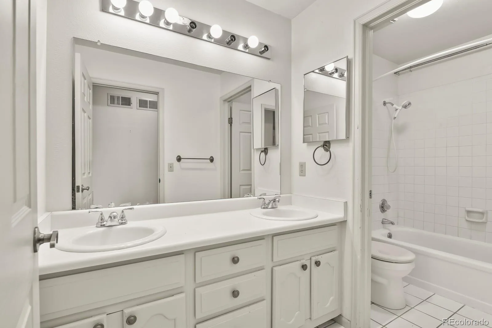 12506 E Vassar Drive Aurora CO 80014 | MLS #REC5584377 09232026185935 1600 12