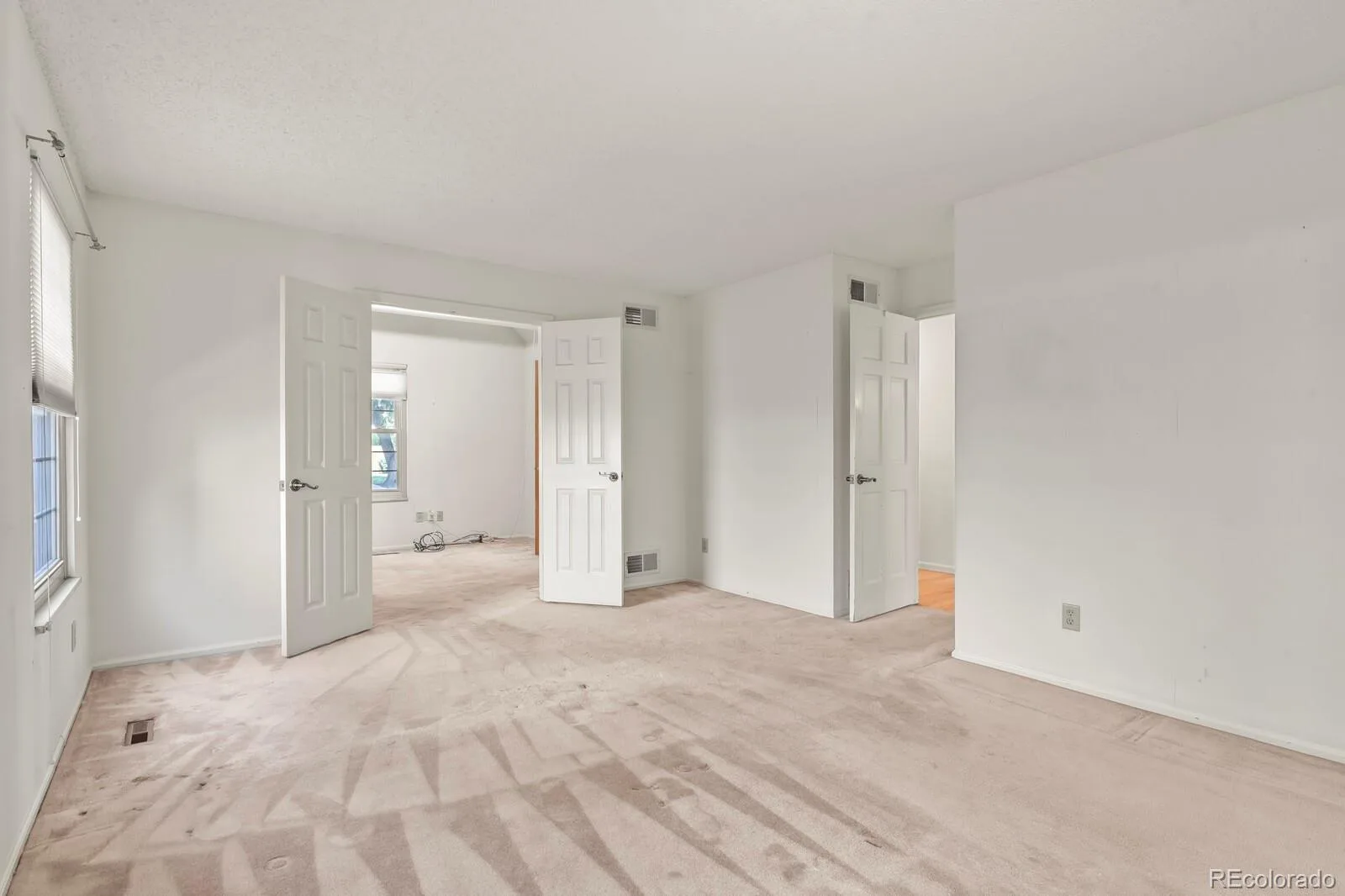 12506 E Vassar Drive Aurora CO 80014 | MLS #REC5584377 09232026185935 1600 39