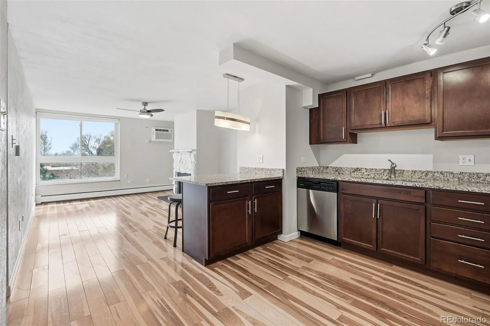 04042026150216 1600 19