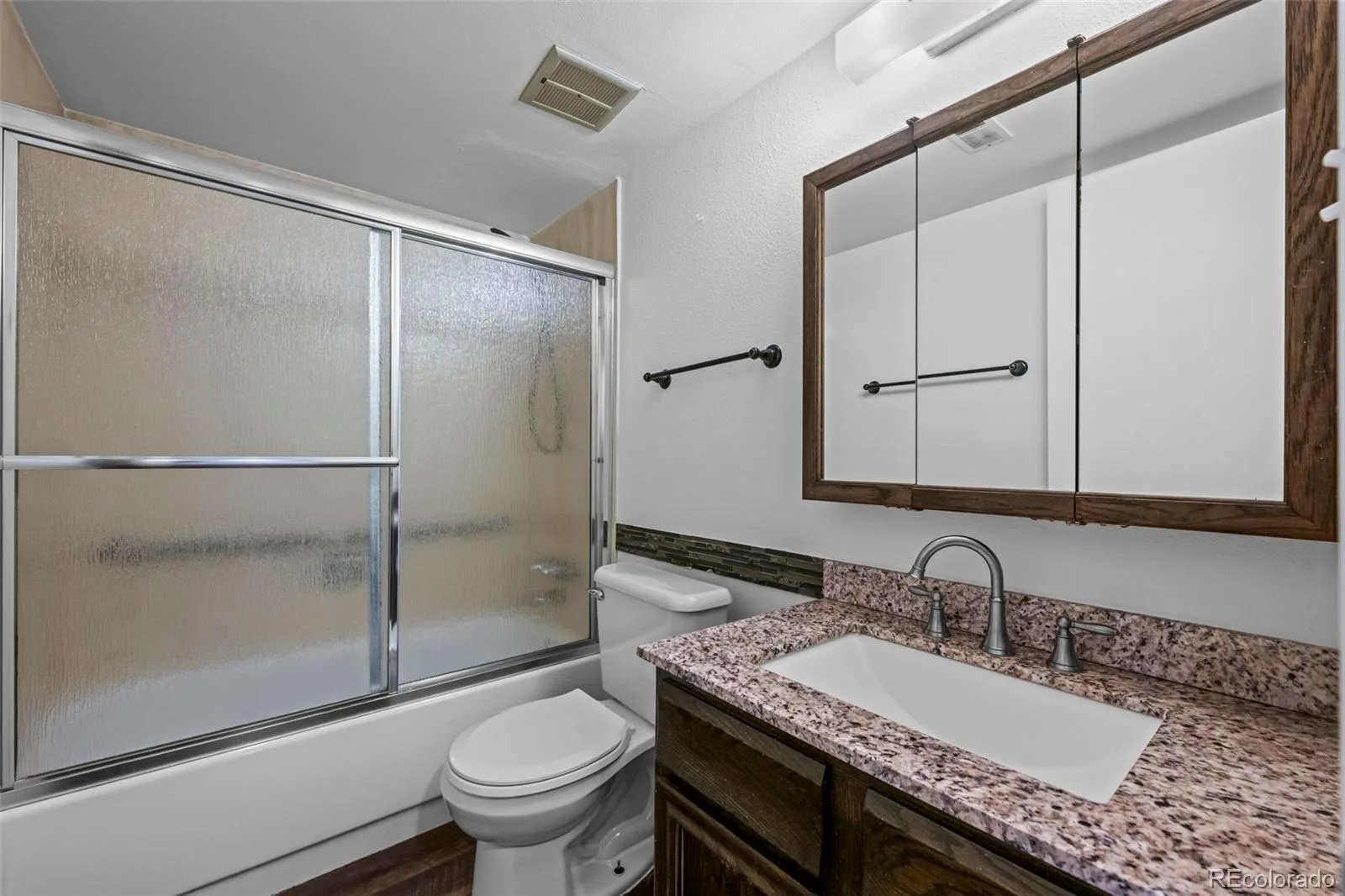 384 S Ironton Street #201 Aurora CO 80012 | MLS #REC5592712 09232026003942 1600 17