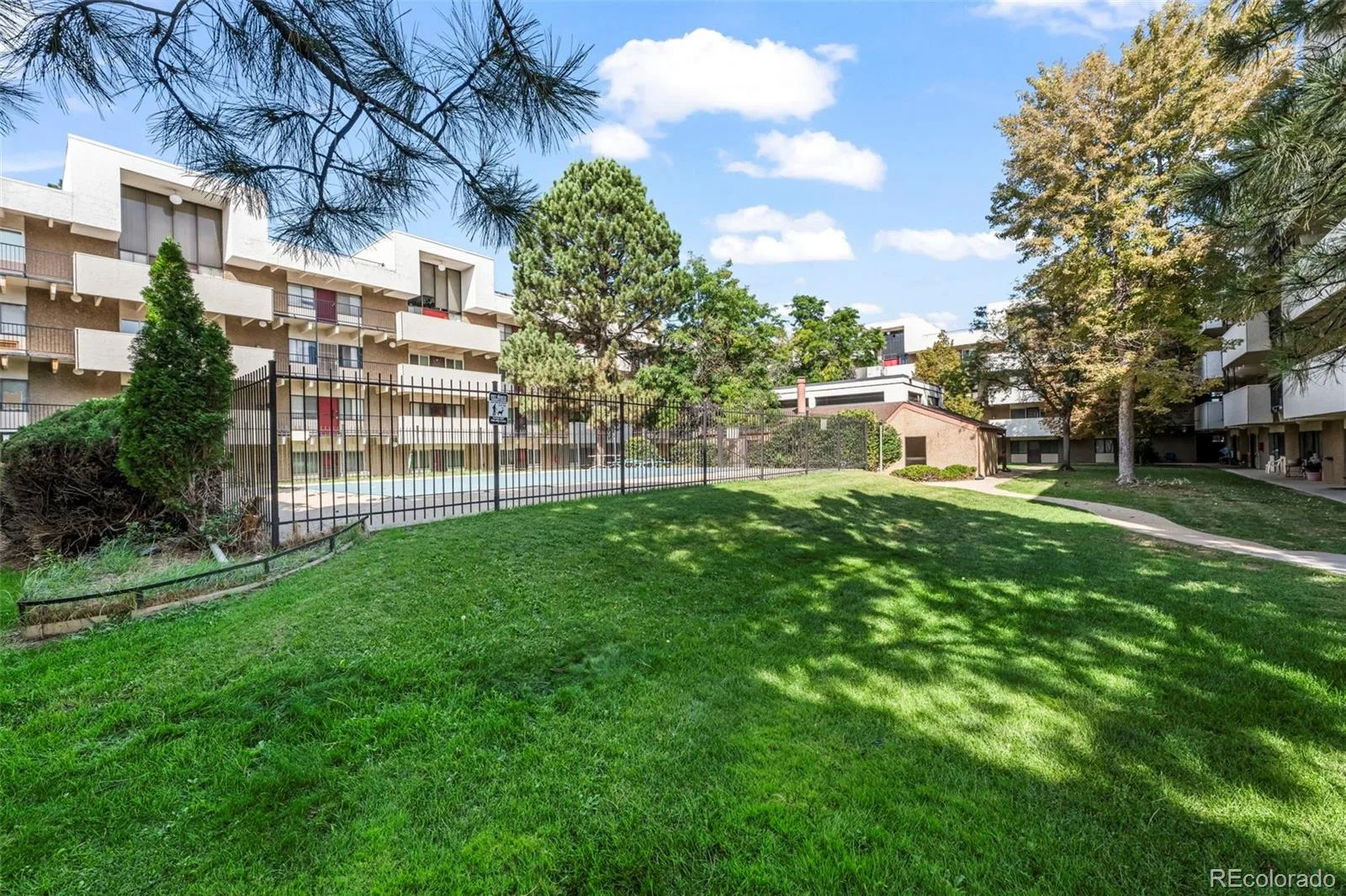 384 S Ironton Street #201 Aurora CO 80012 | MLS #REC5592712 09232026003942 1600 19