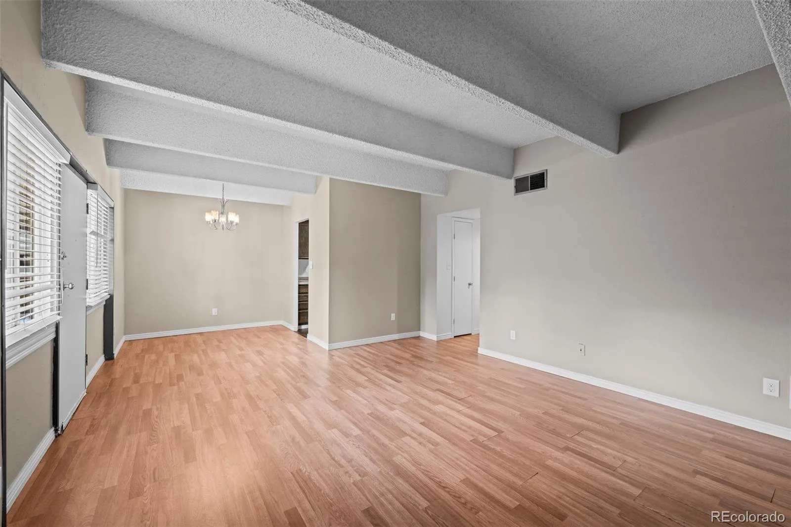 384 S Ironton Street #201 Aurora CO 80012 | MLS #REC5592712 09232026003942 1600 6