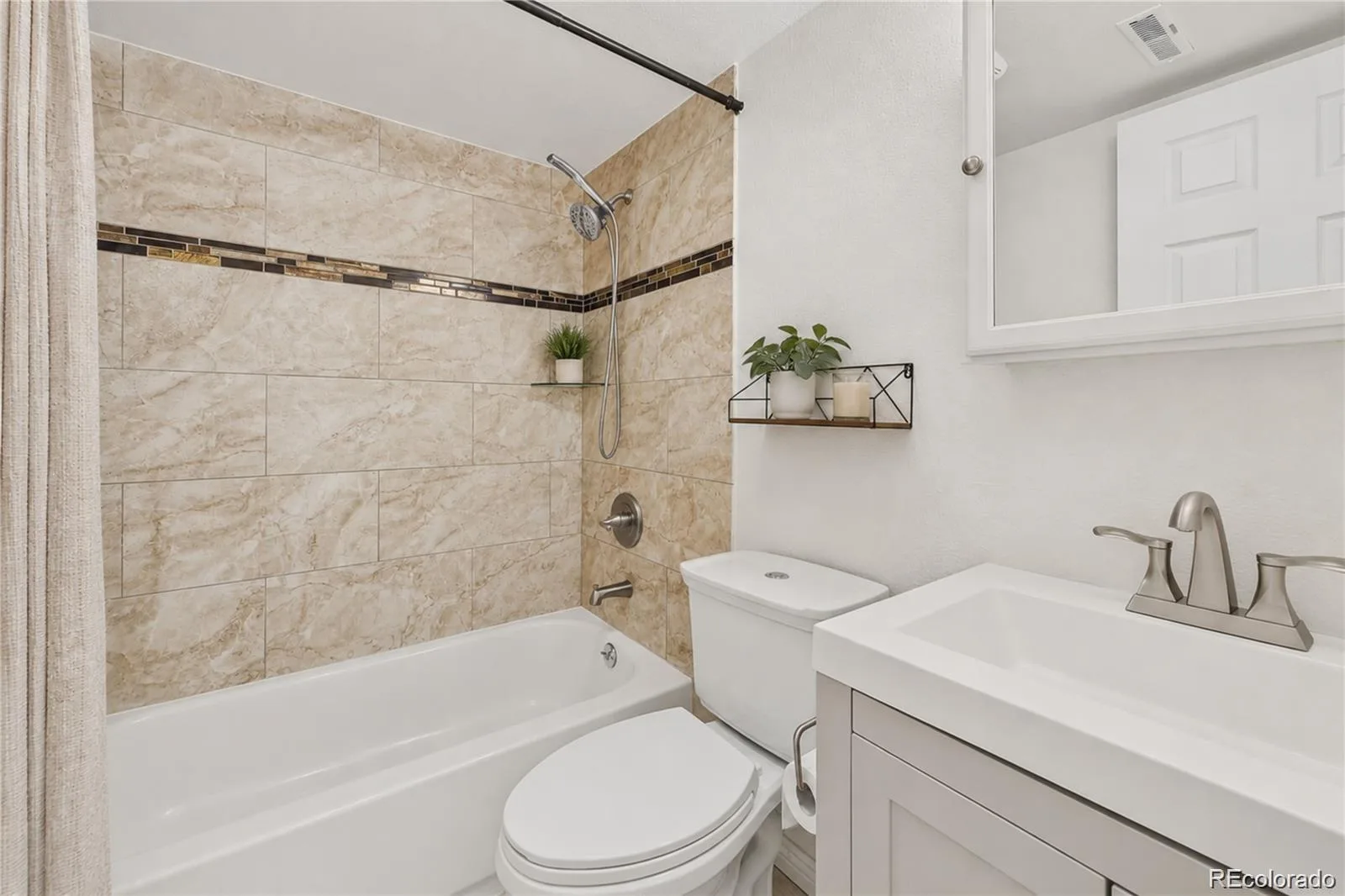 12170 E Kepner Place Aurora CO 80012 | MLS #REC5596098 07302026213604 1600 5