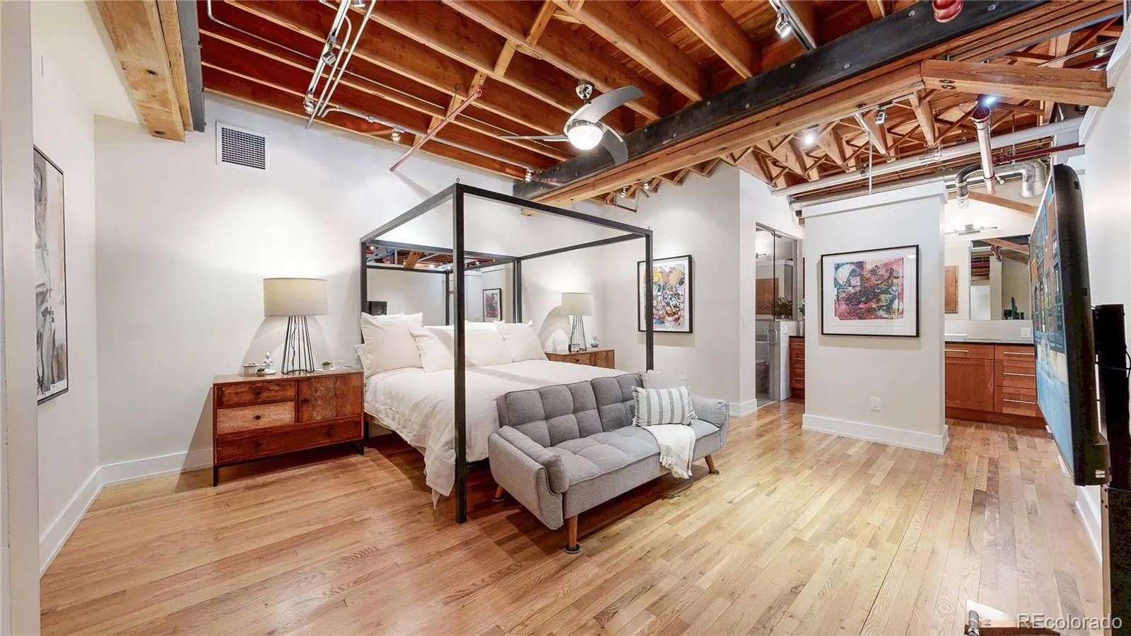 04122026223541 1600 23