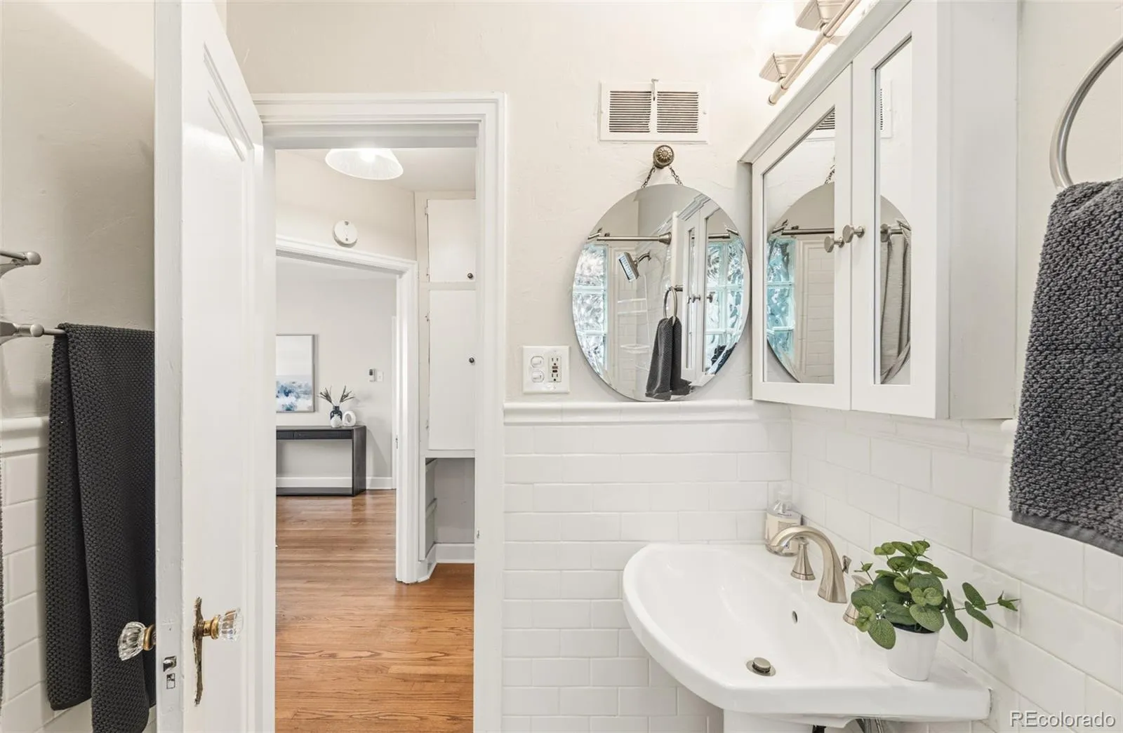 04092026182208 1600 12