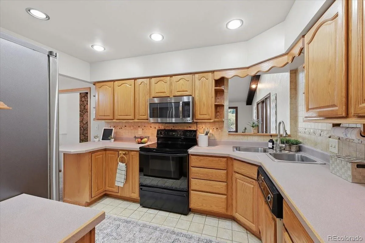 200 Reed Street Lakewood CO 80226 | MLS #REC5618298 10032026164622 1200 12