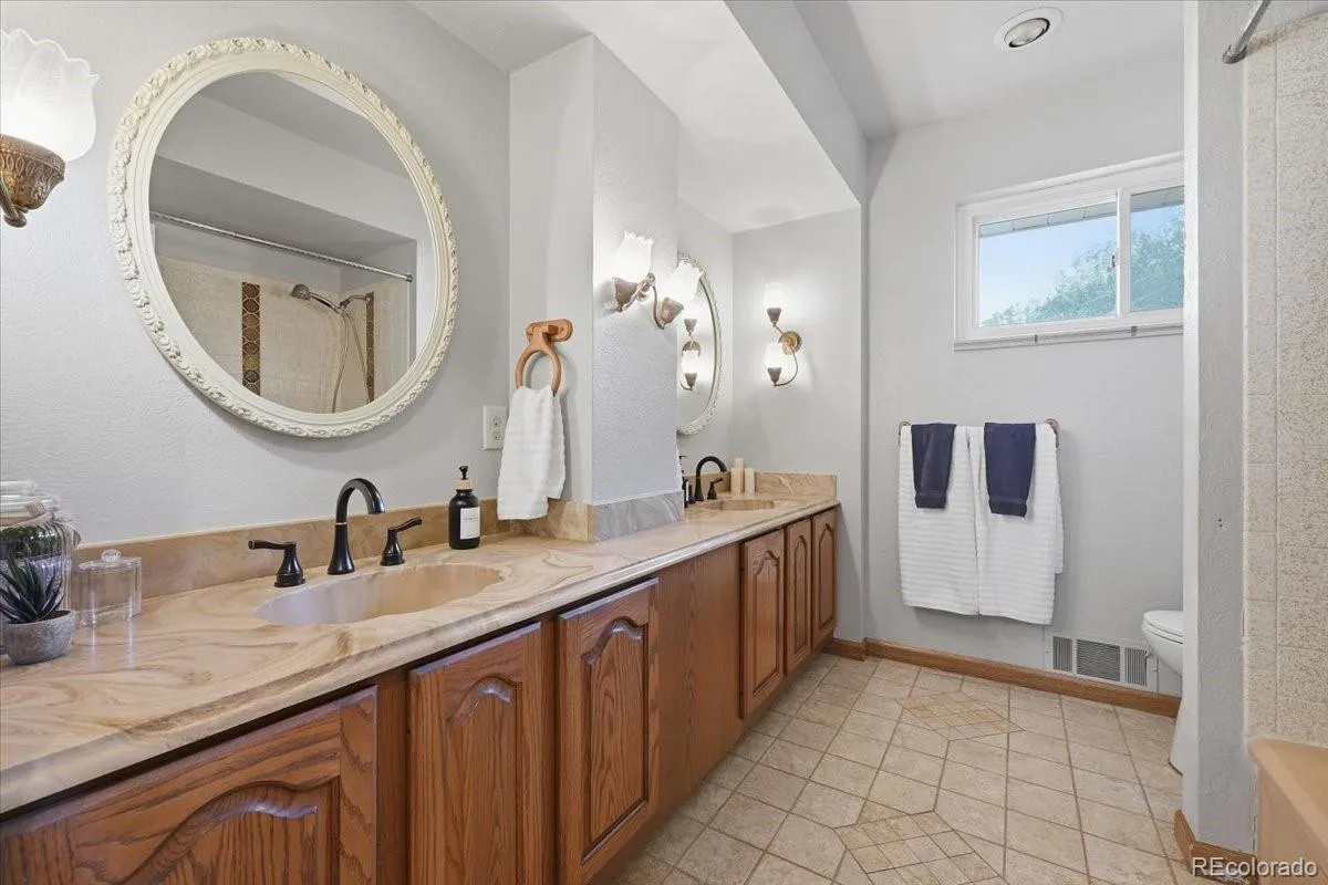 200 Reed Street Lakewood CO 80226 | MLS #REC5618298 10032026164622 1200 19