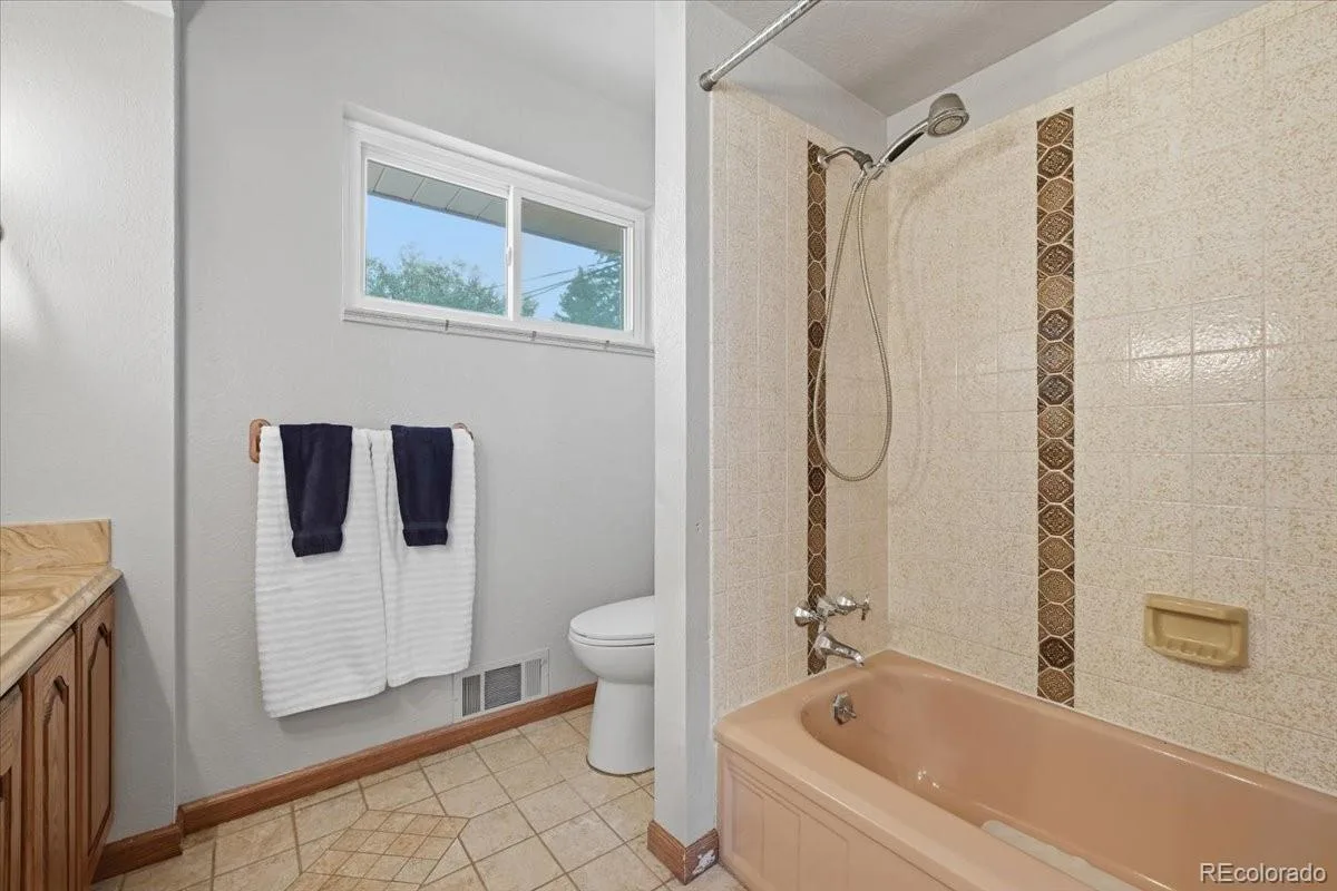 200 Reed Street Lakewood CO 80226 | MLS #REC5618298 10032026164622 1200 20