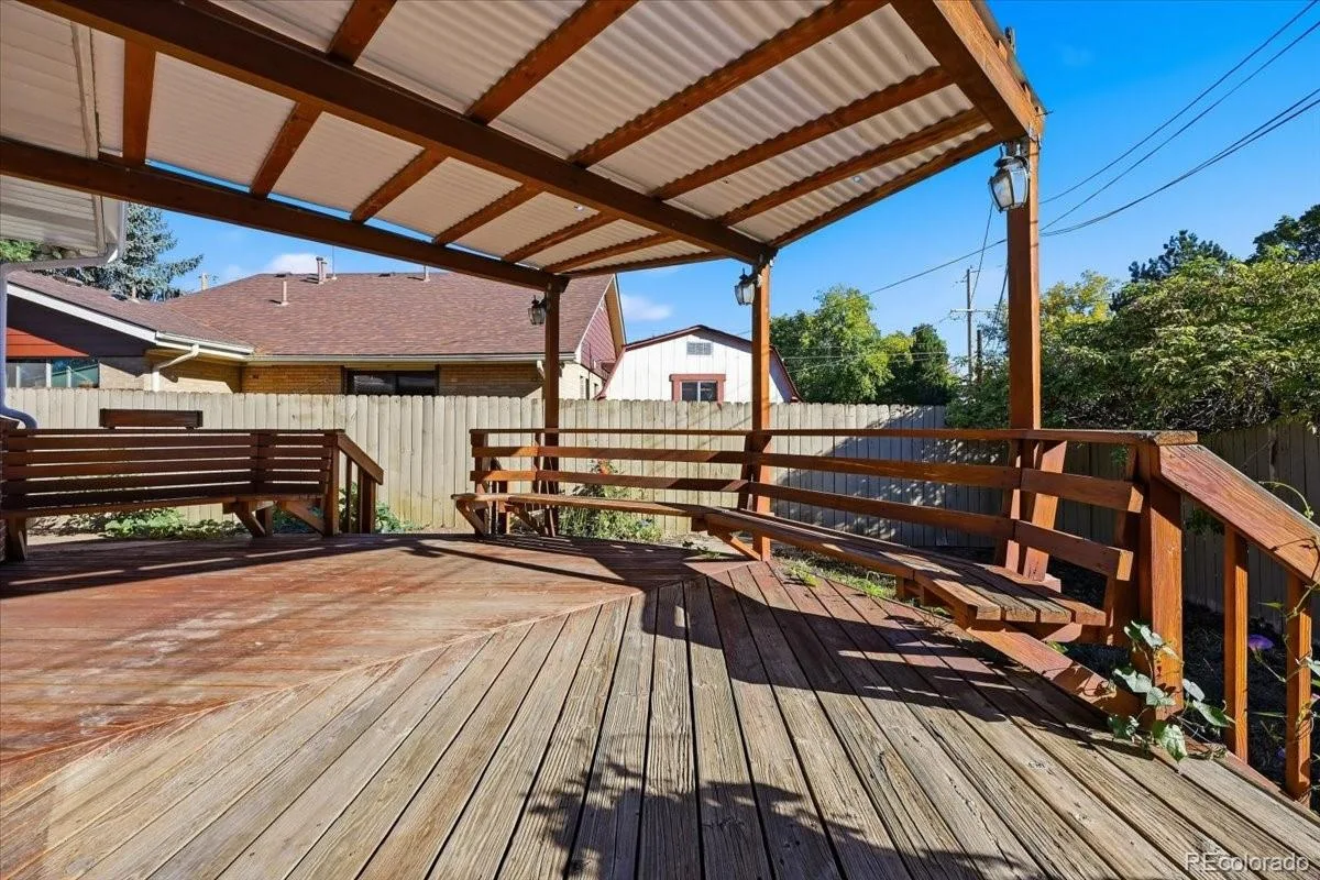 200 Reed Street Lakewood CO 80226 | MLS #REC5618298 10032026164622 1200 33