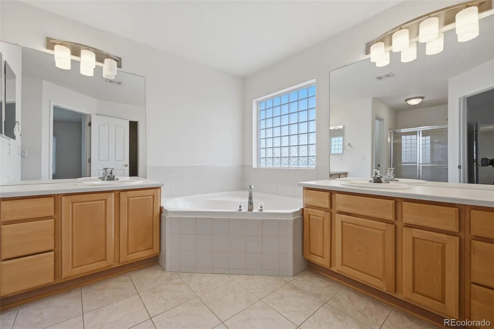 21340 Martingale Lane Parker CO 80138 | MLS #REC5618760 08272026164036 1600 32