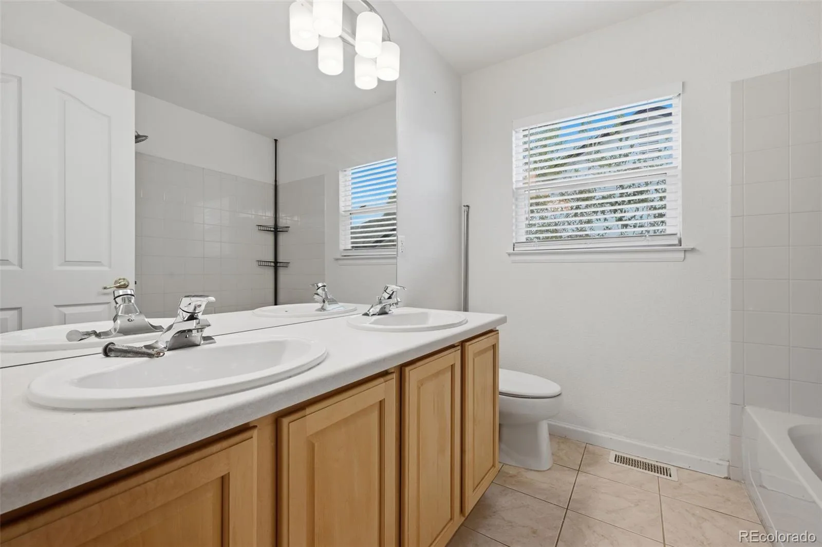 21340 Martingale Lane Parker CO 80138 | MLS #REC5618760 08272026164036 1600 43