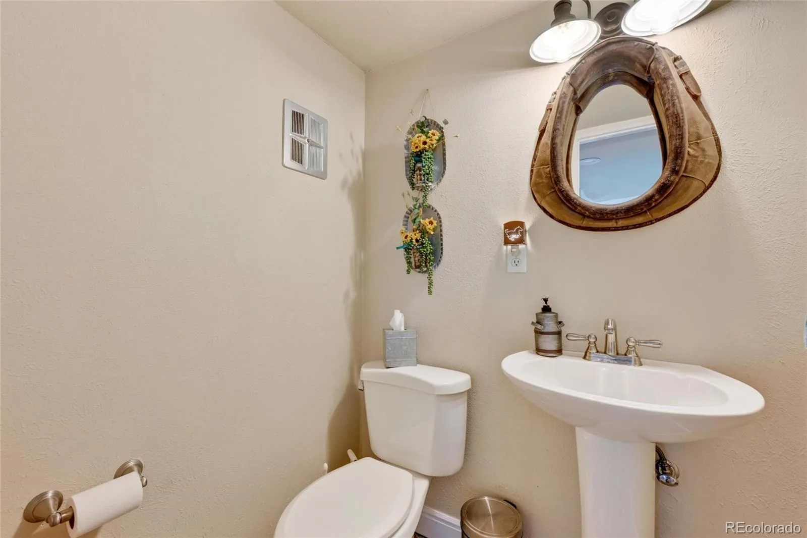 10126 W Iowa Avenue Lakewood CO 80232 | MLS #REC5624146 10152026234246 1600 13