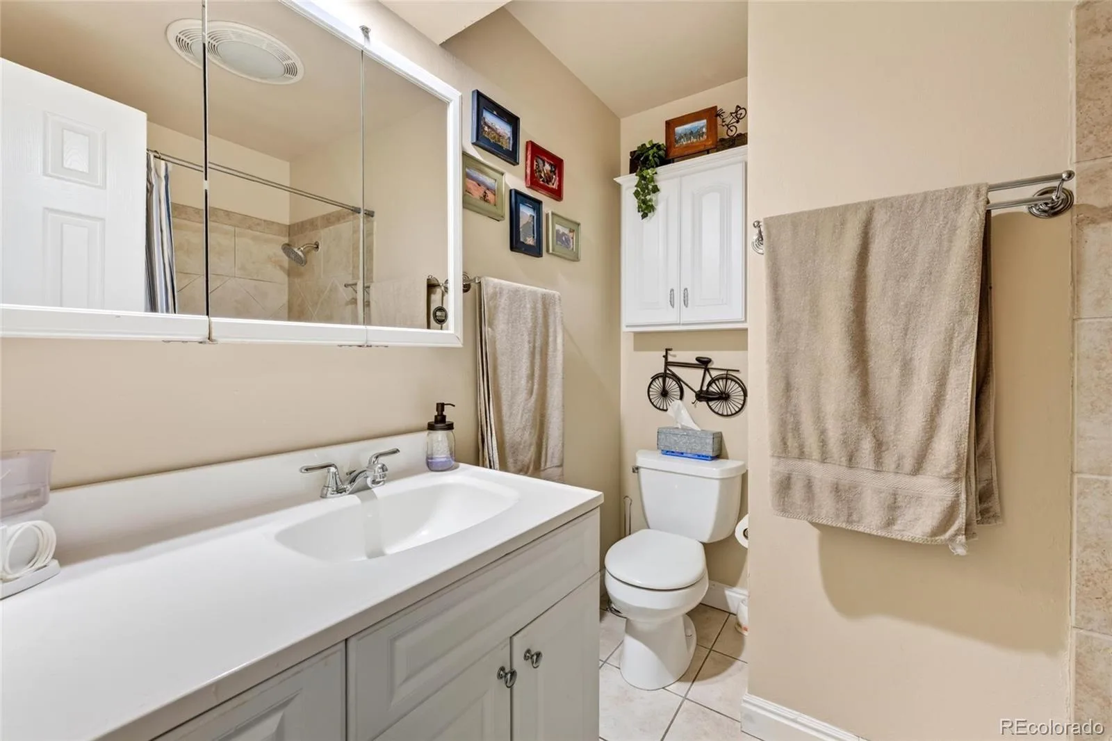 10126 W Iowa Avenue Lakewood CO 80232 | MLS #REC5624146 10152026234246 1600 21