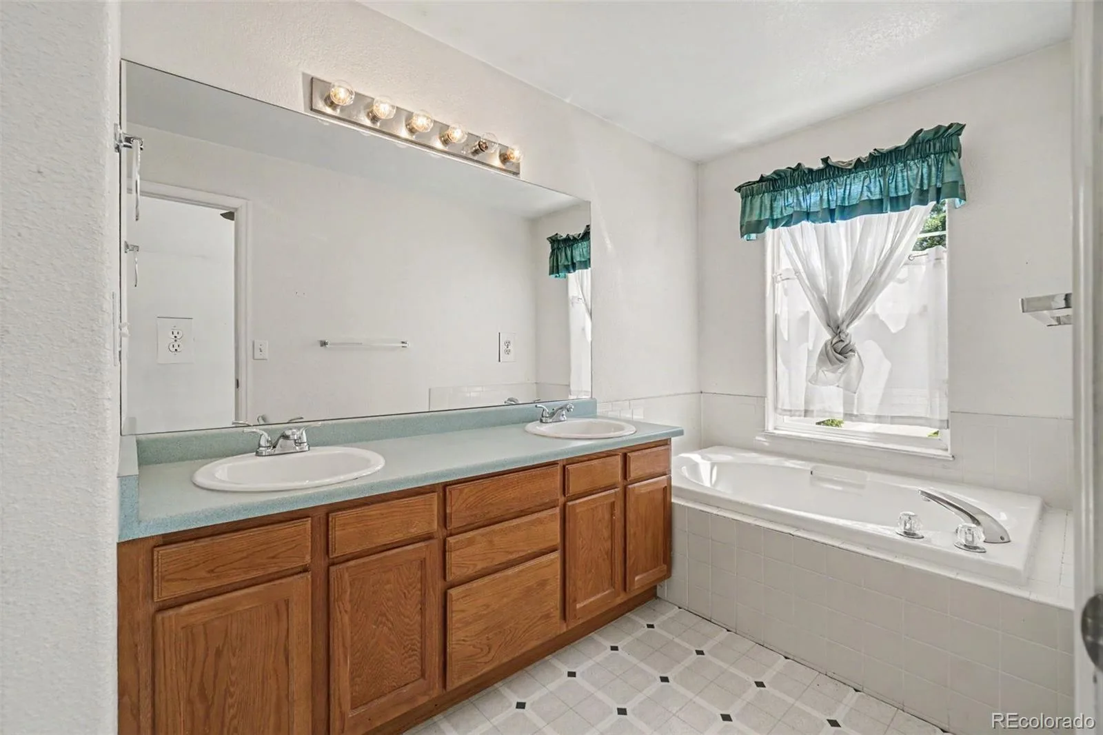 305 Maggie Street Longmont CO 80501 | MLS #REC5630292 07012026183550 1600 28