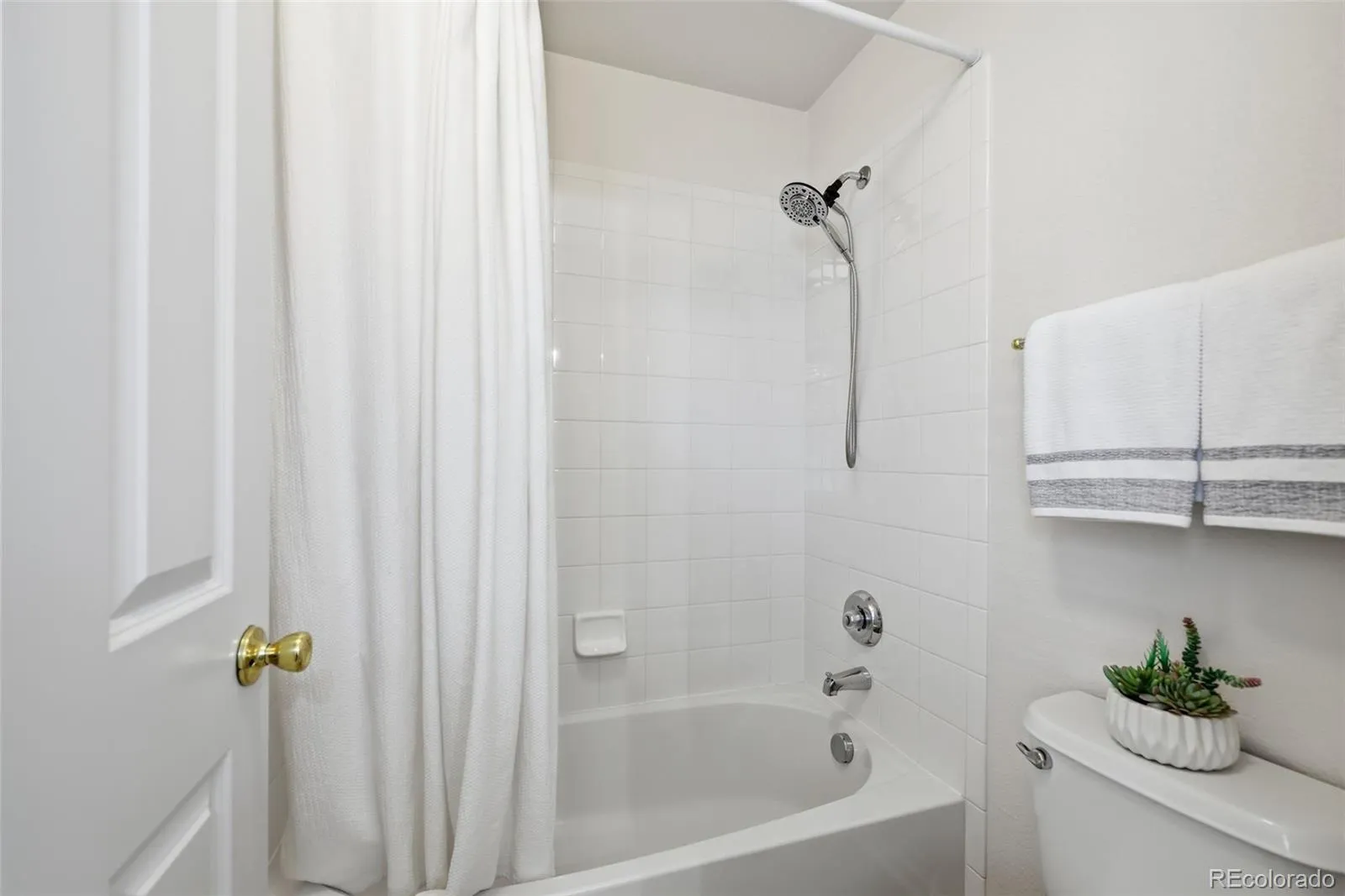 3800 Red Deer Trail Broomfield CO 80020 MLS #REC5631597 05072026185437 1600 13