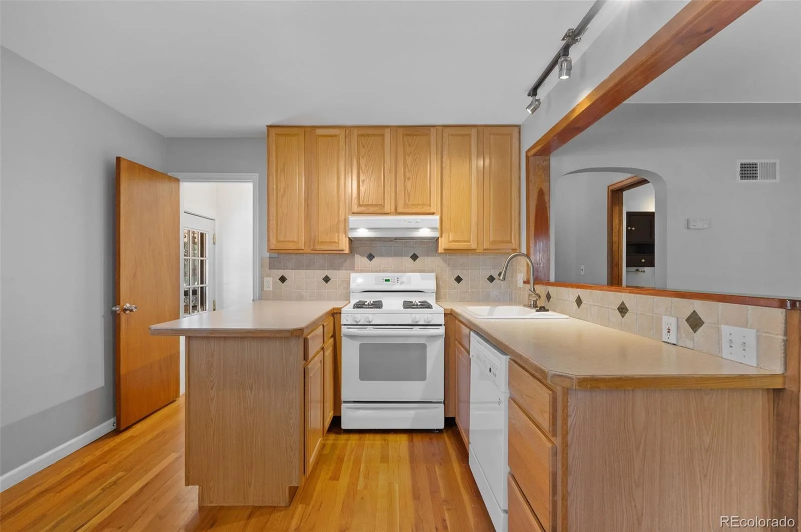 4840 W 30th Avenue Denver CO 80212 | MLS #REC5633943 08232026235613 1600 8