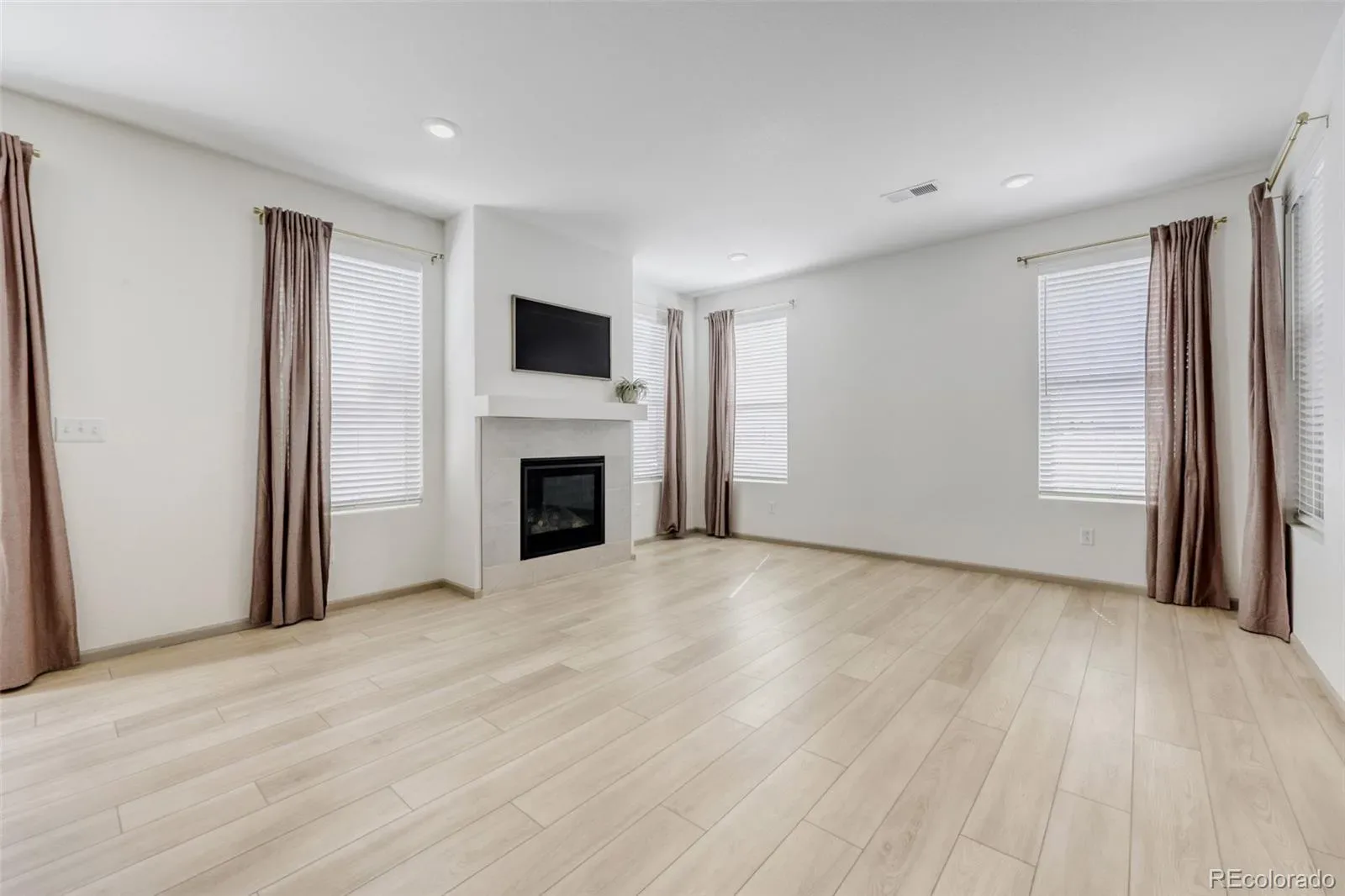 13487 E 110th Drive Commerce City CO 80022 | MLS #REC5640924 03182026221800 1600 3