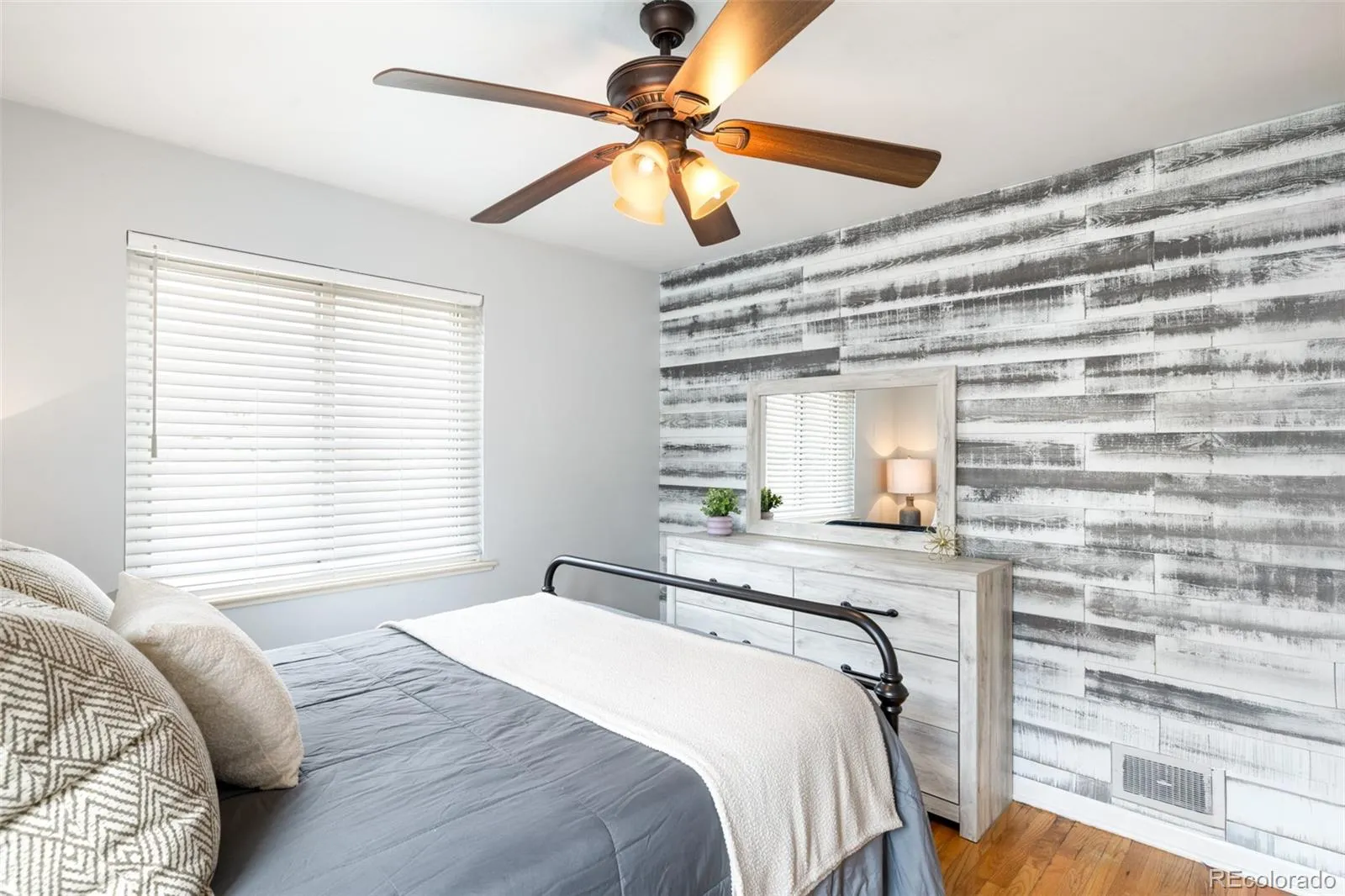 04172026205900 1600 15