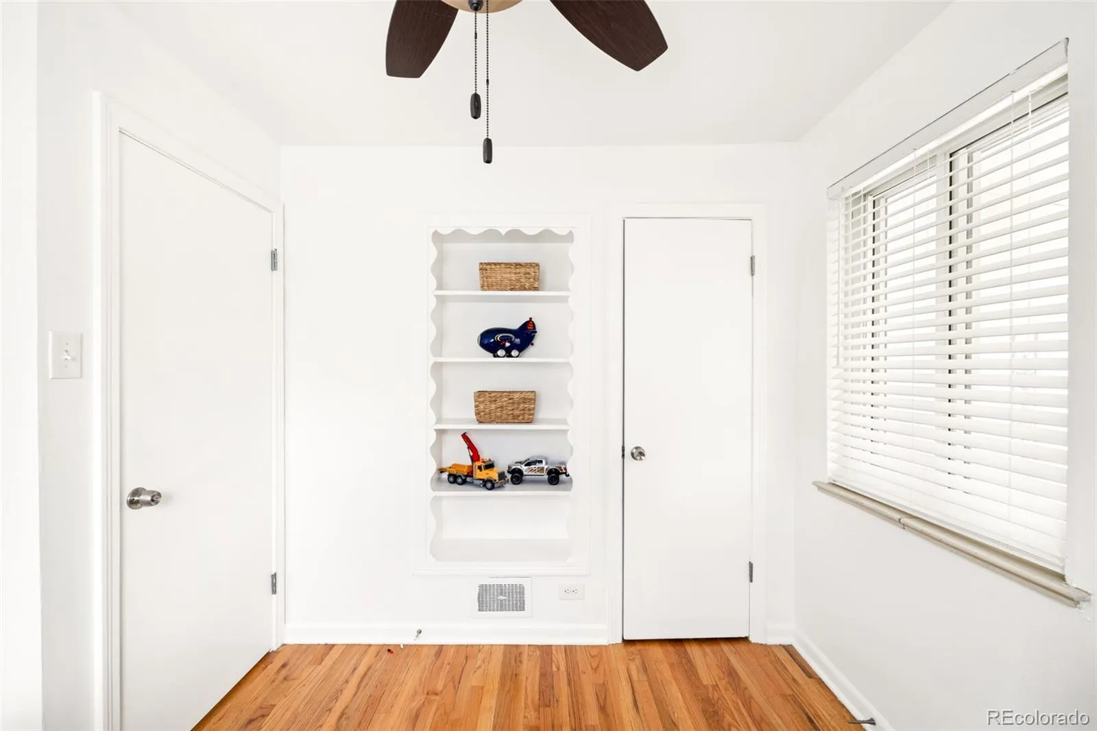 04172026205900 1600 18