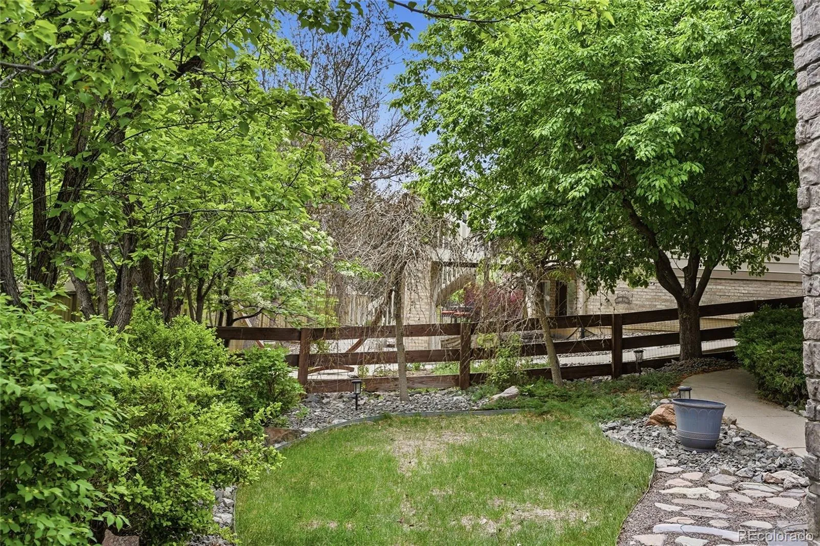 8502 S Miller Court Littleton CO 80127 MLS #REC5659263 05052026045857 1600 47