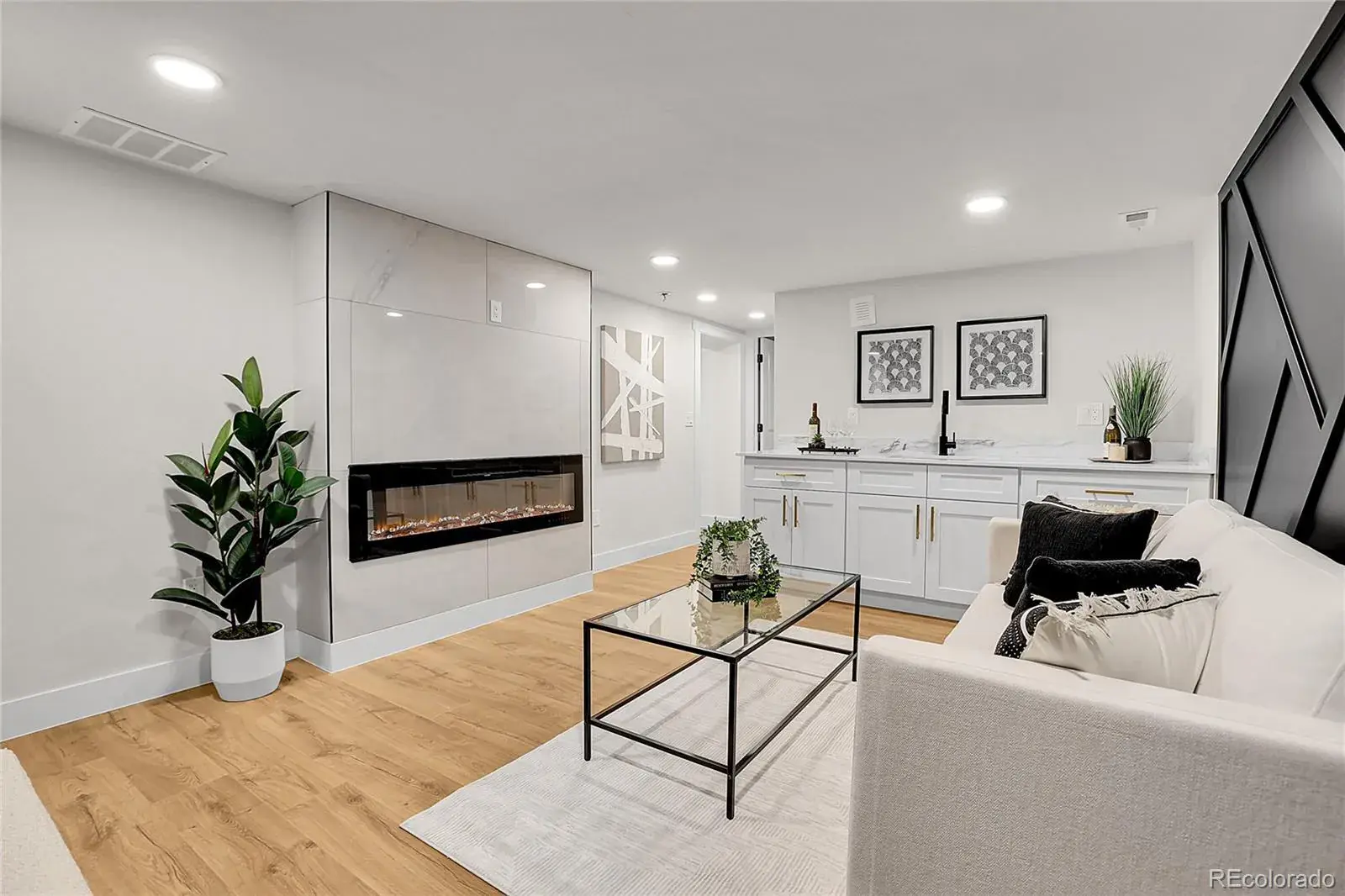 11042025173510 1600 19