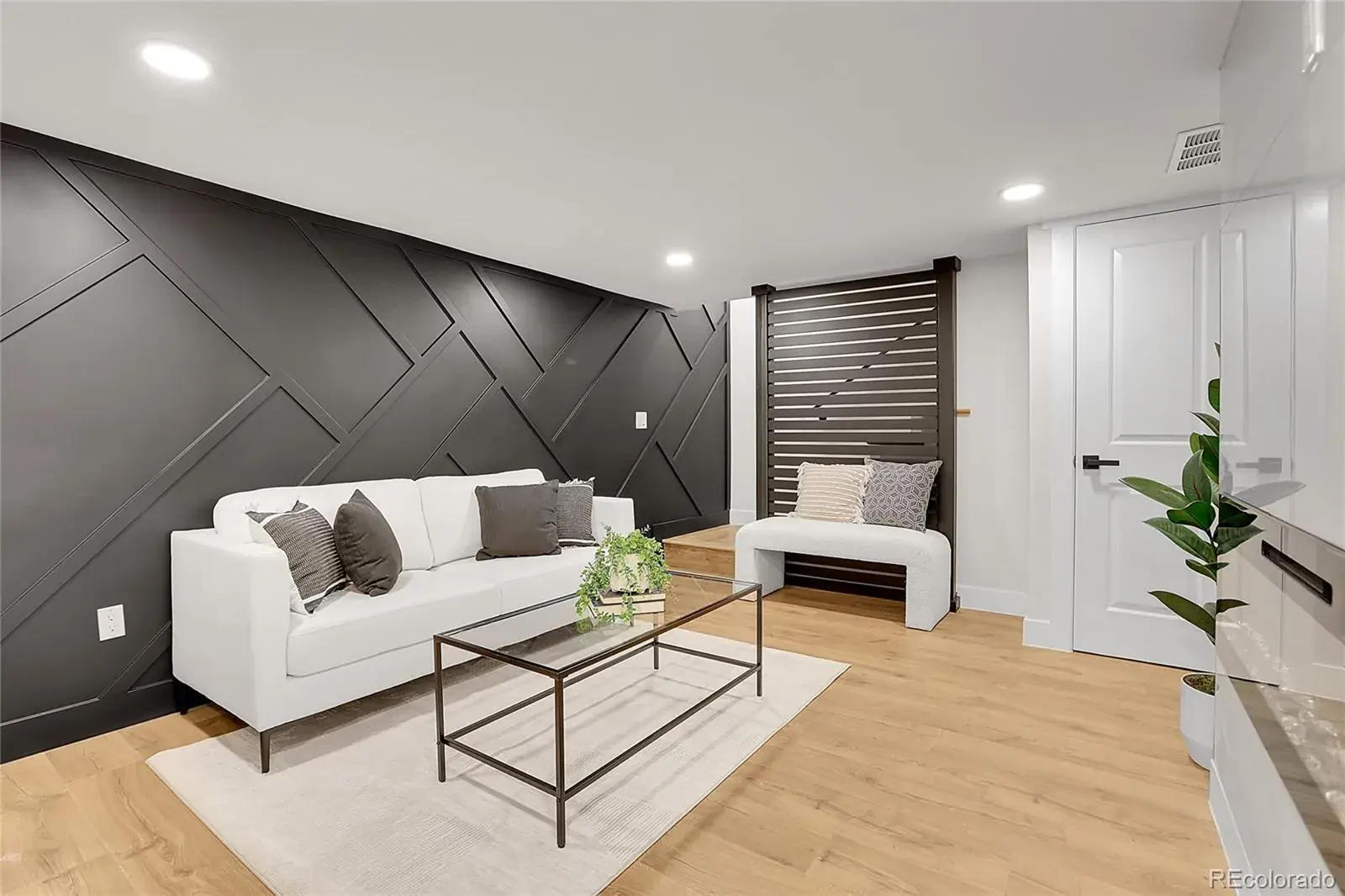 11042025173510 1600 21