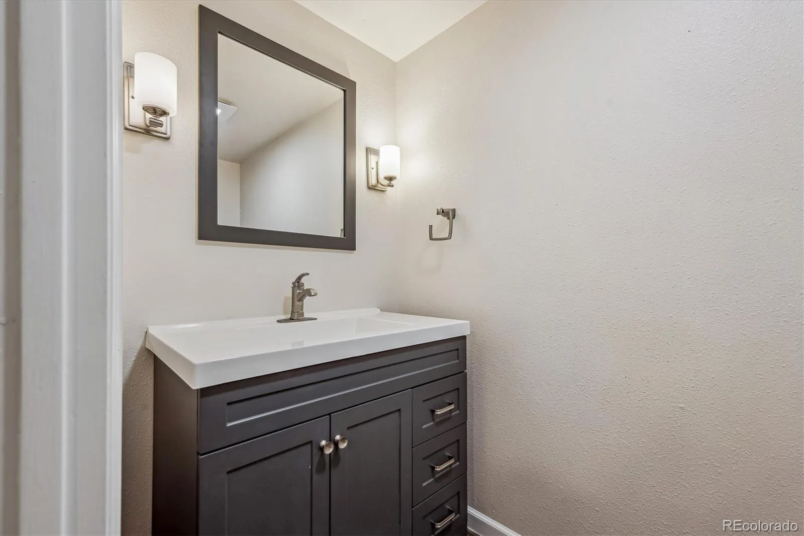 1843 S Pierson Court Lakewood CO 80232 MLS #REC5659689 06082026234513 1600 33