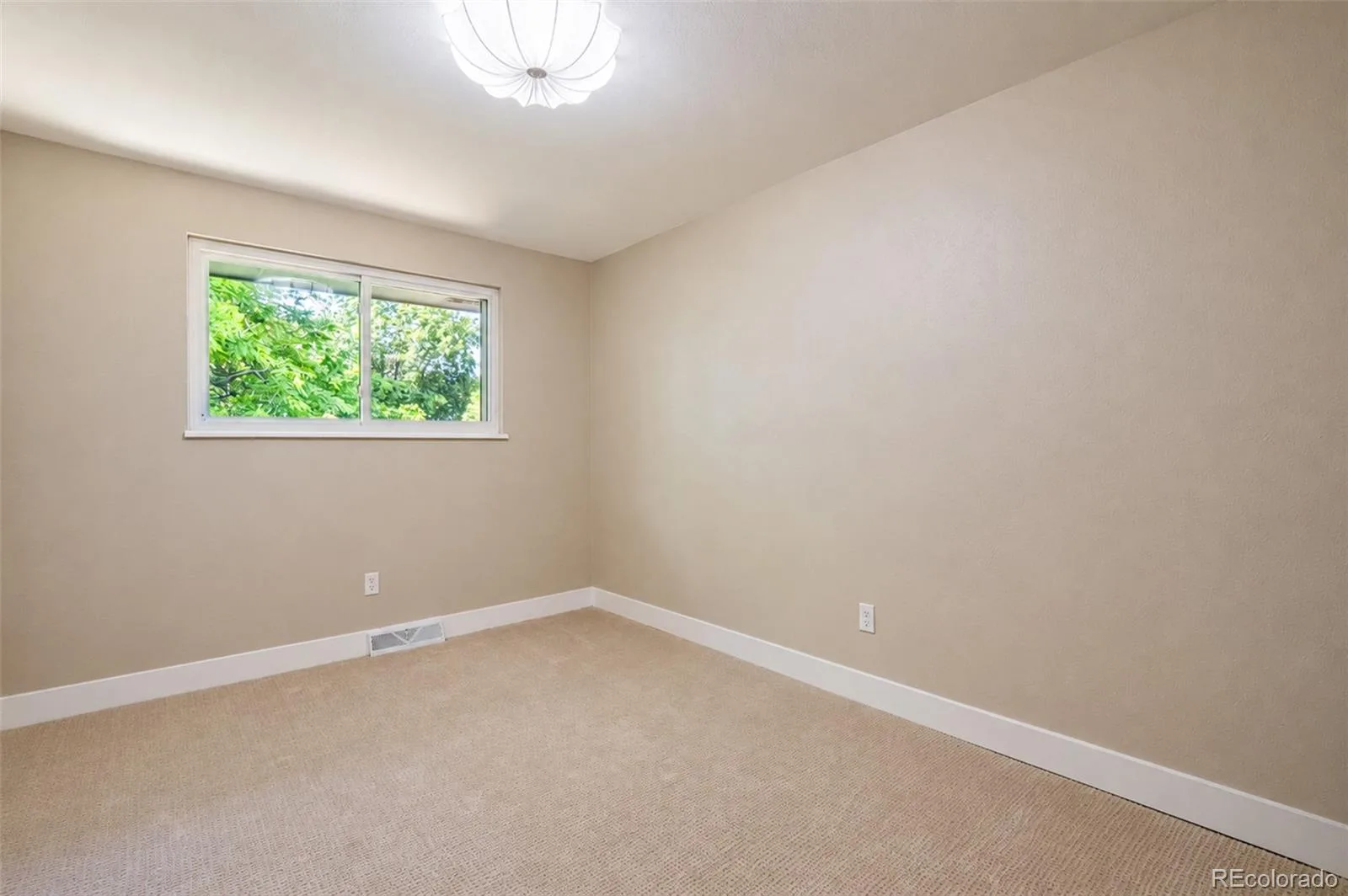 6586 S Cherry Way Centennial CO 80121 MLS #REC5663247 06252026000616 1600 30