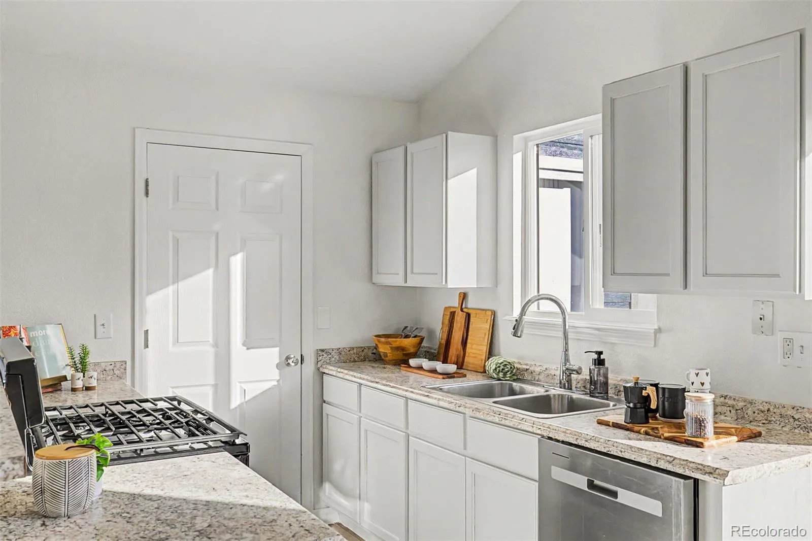 17391 E Layton Drive Aurora CO 80015 | MLS #REC5680002 07212026191102 1600 13