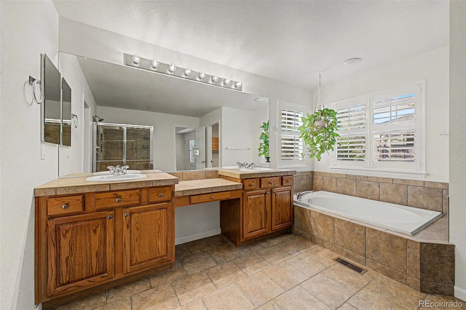 6934 S Fultondale Circle Aurora CO 80016 MLS #REC5682566 05192026165830 1600 21