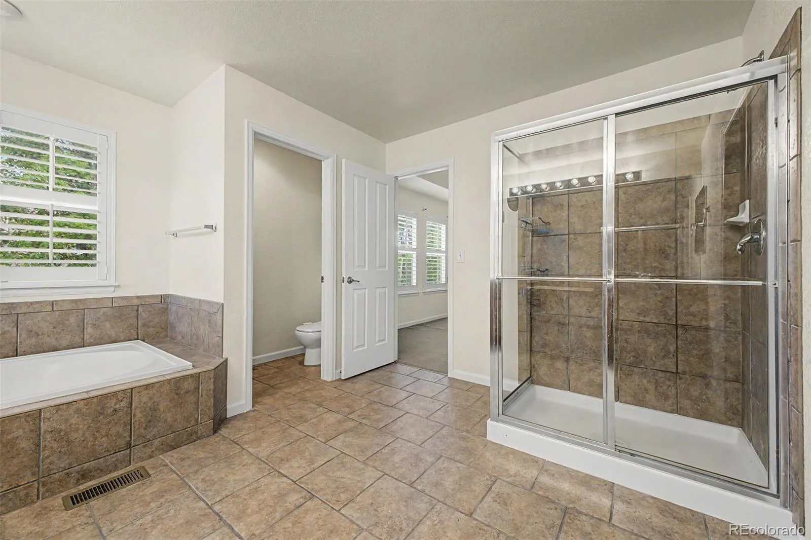 6934 S Fultondale Circle Aurora CO 80016 MLS #REC5682566 05192026165830 1600 22